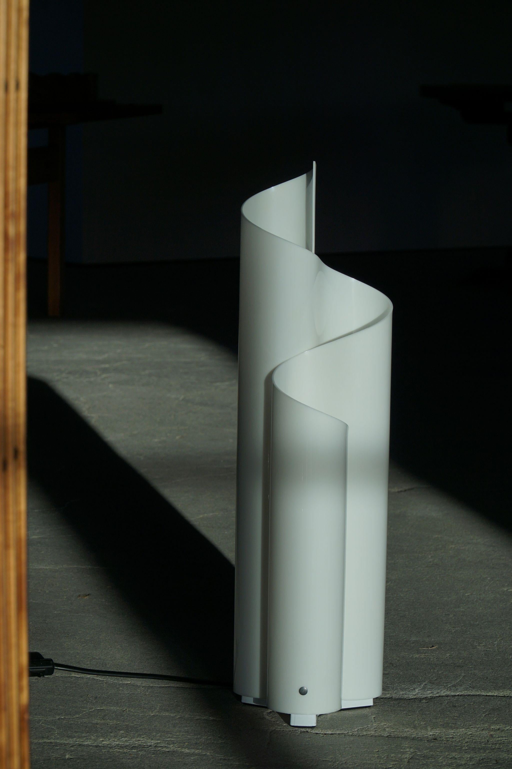 Organic floor lamp designed by Vico Magistretti for Artimide, Italy. Model 