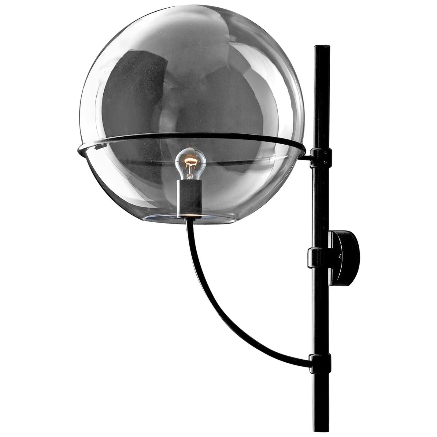 Vico Magistretti Outdoor Wall Lamp 'Lyndon' Medium by Oluce For Sale