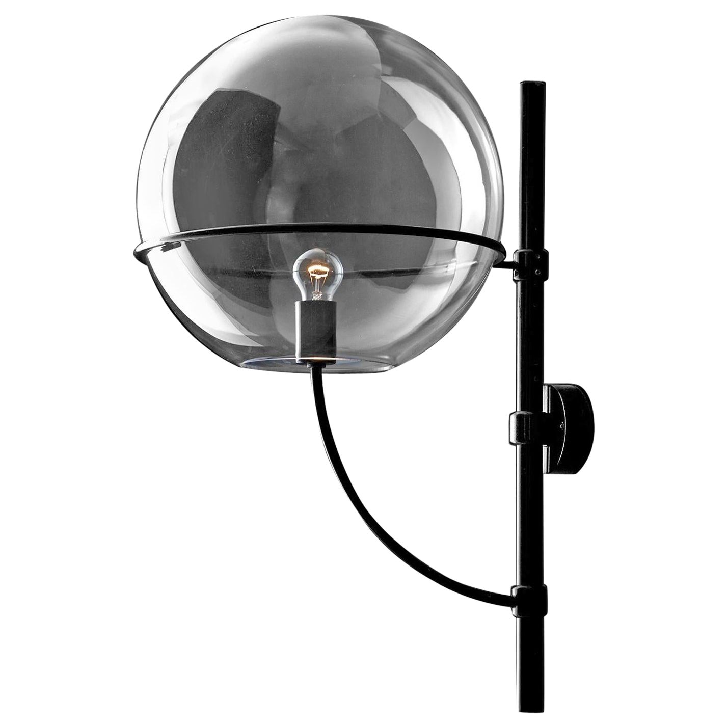 Vico Magistretti Outdoor Wall Lamp 'Lyndon' Medium by Oluce For Sale