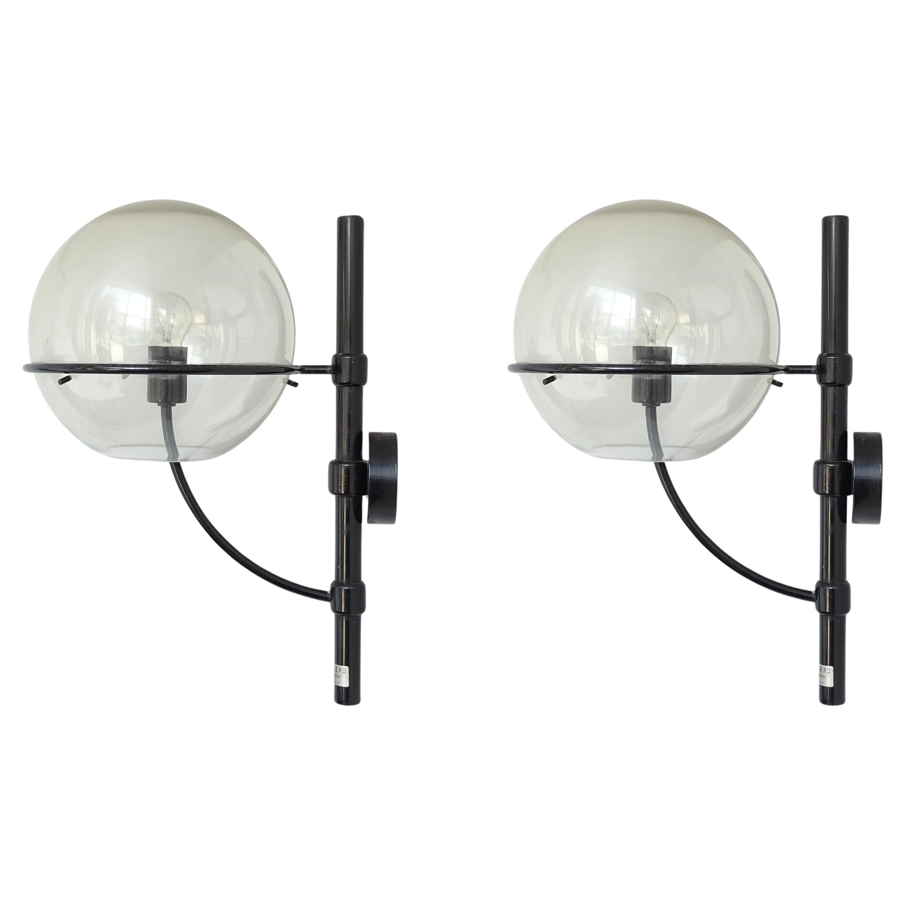 Vico Magistretti Pair of Lyndon wall lamps for Oluce, Italy 1980s For Sale