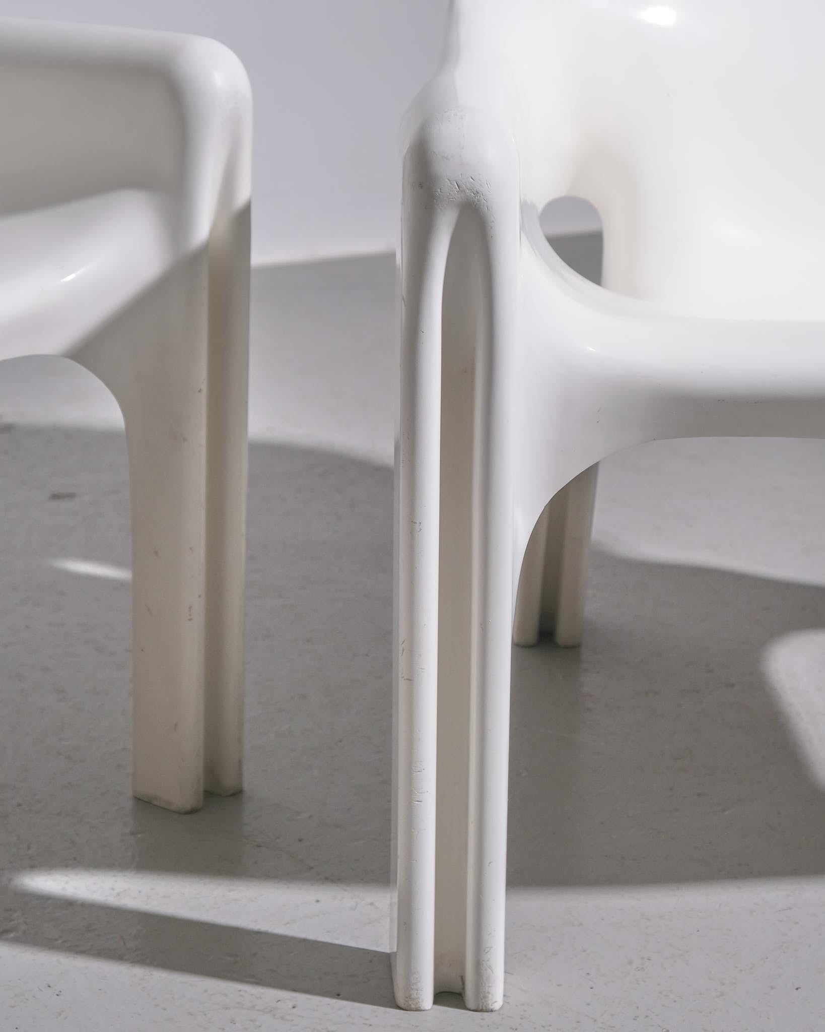 Vico Magistretti Pair of White 'Vicario' Lounge Chairs For Artemide For Sale 4