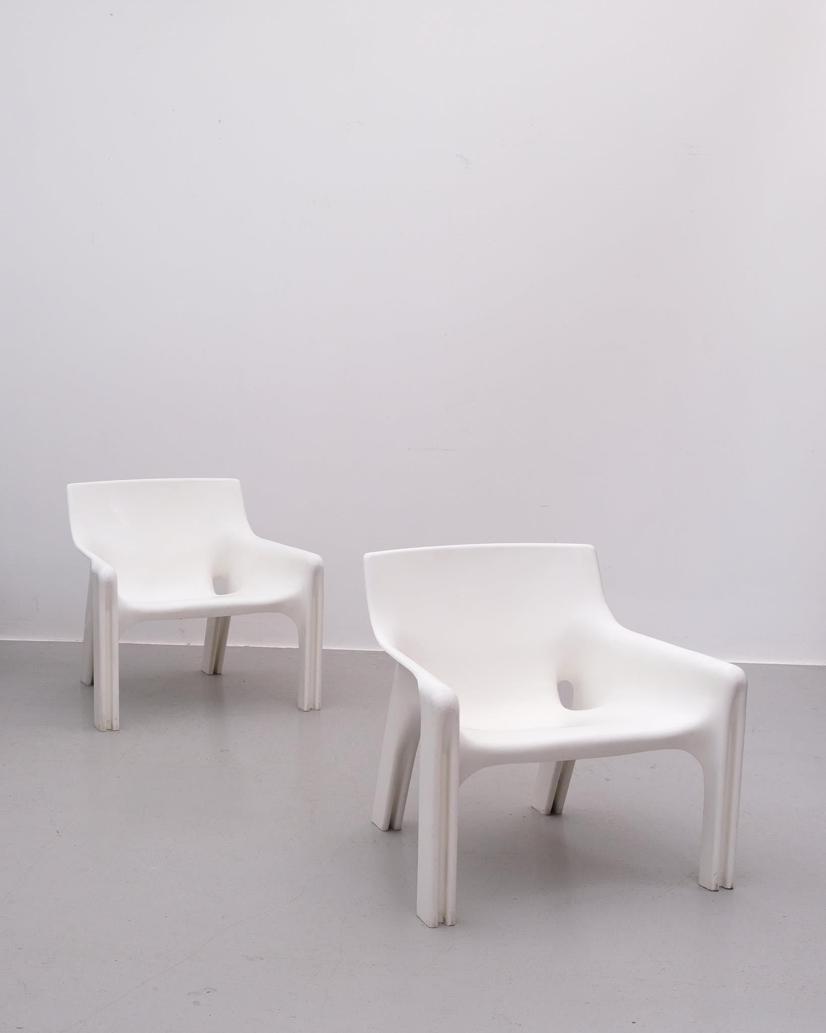 Designed by the iconic Vico Magistretti for Artemide in the 1970s, the Vicario armchair is a standout piece of Italian modernist design. Crafted from durable injection-molded ABS plastic, the chair features a seamless and sculptural form with