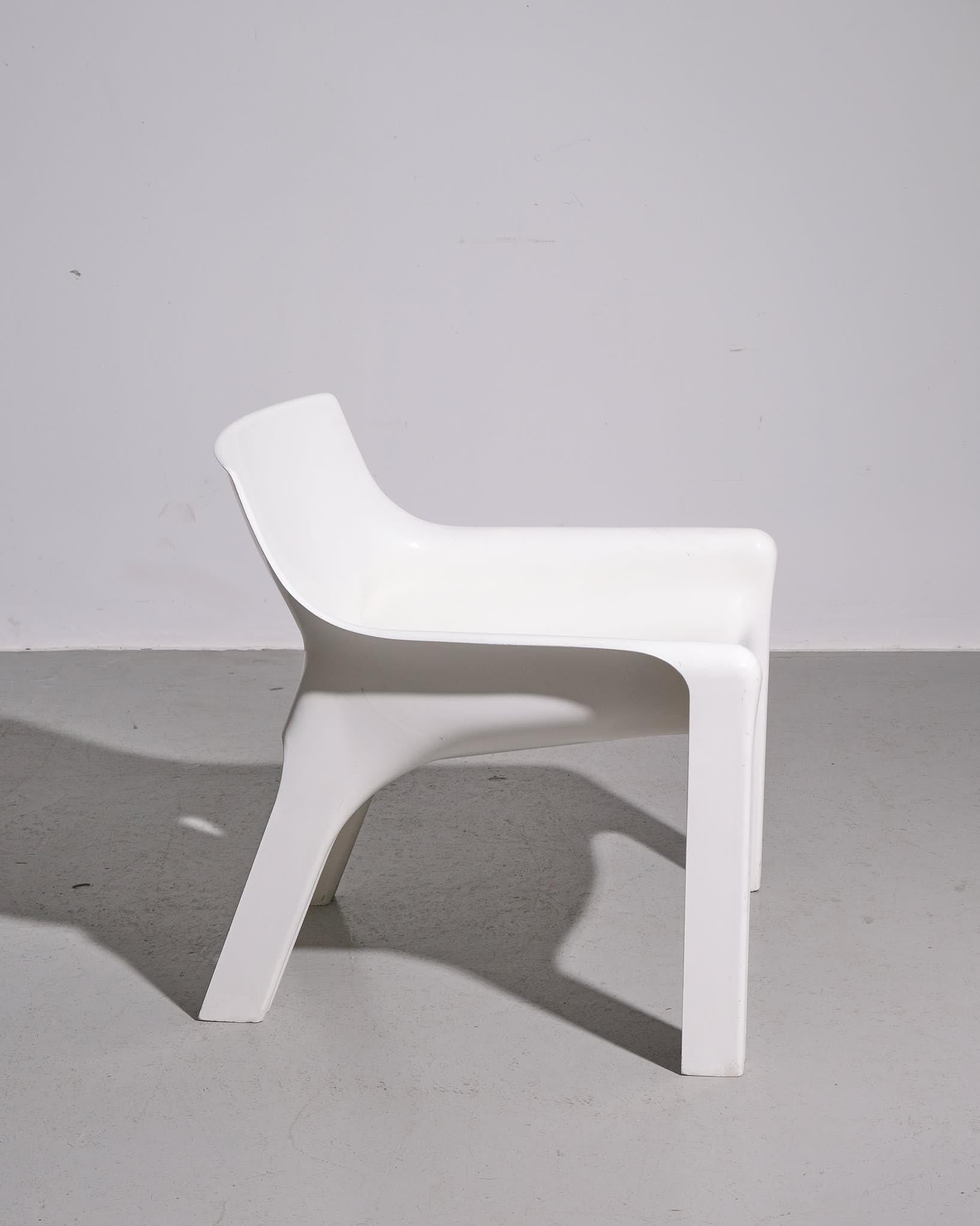 Plastic Vico Magistretti Pair of White 'Vicario' Lounge Chairs For Artemide For Sale