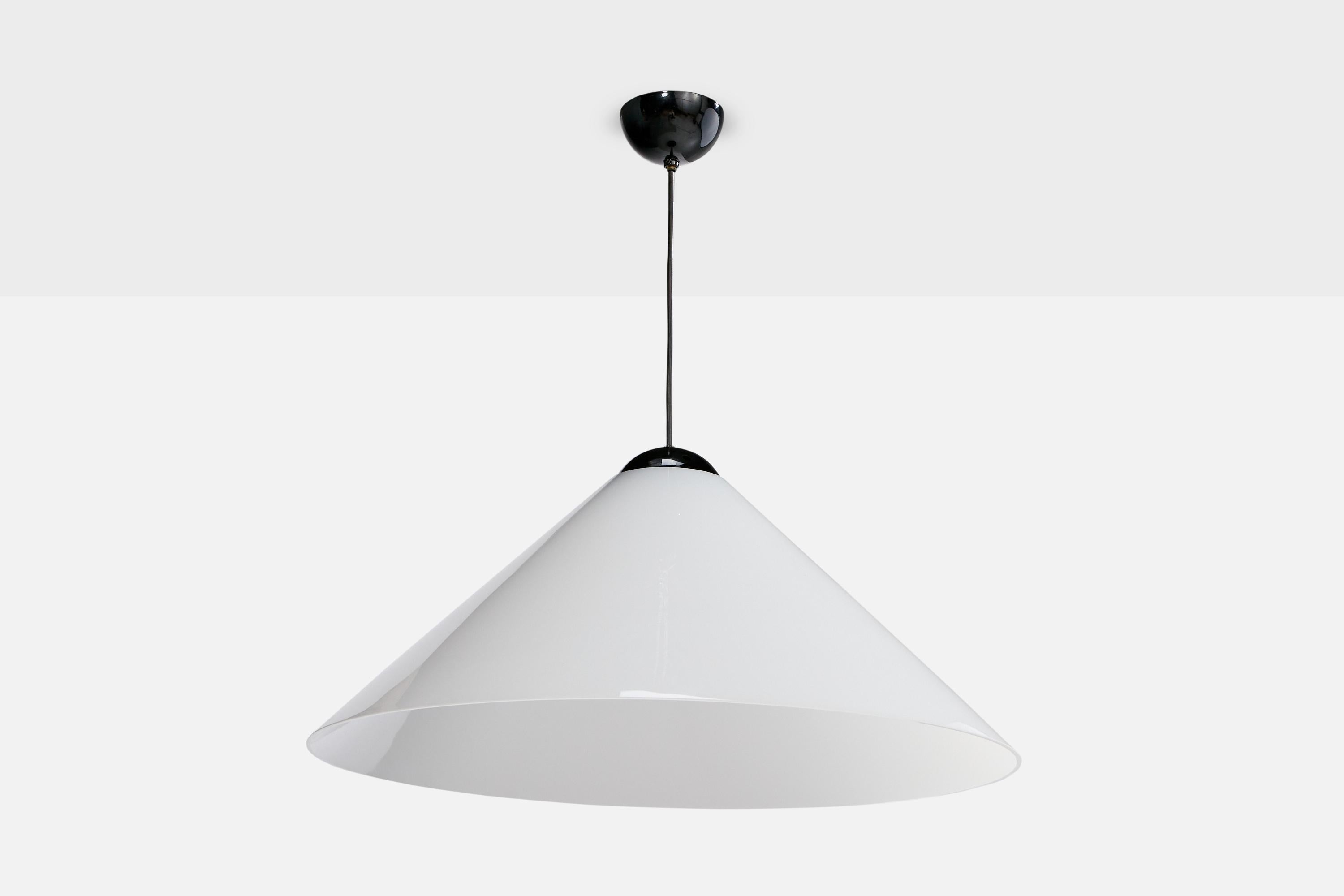 Lampada a sospensione in metallo laccato nero e acrilico bianco, Model 