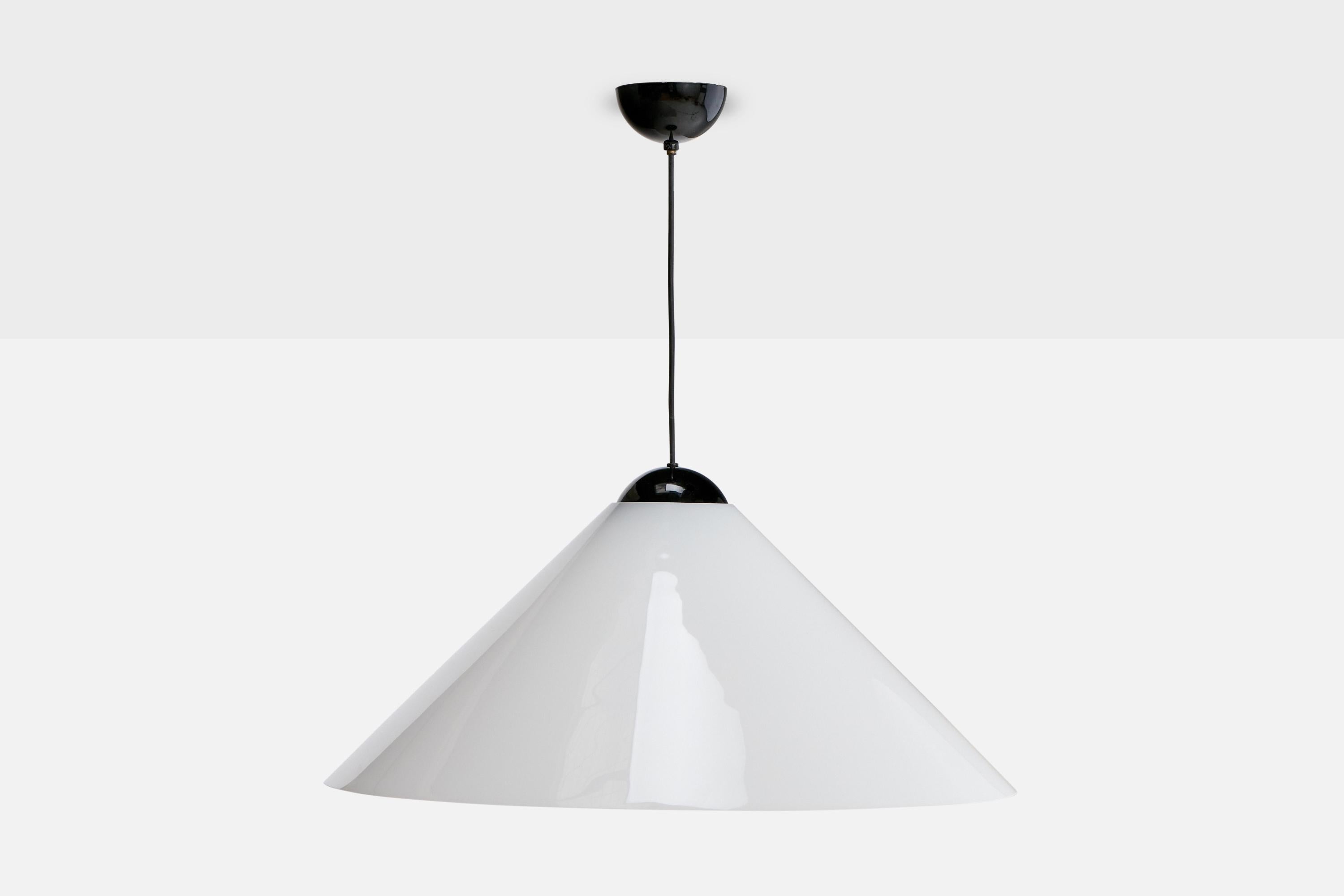 Mid-Century moderno Vico Magistretti, Lampada a sospensione, Metallo, Acrilico, Italia, anni '70 in vendita