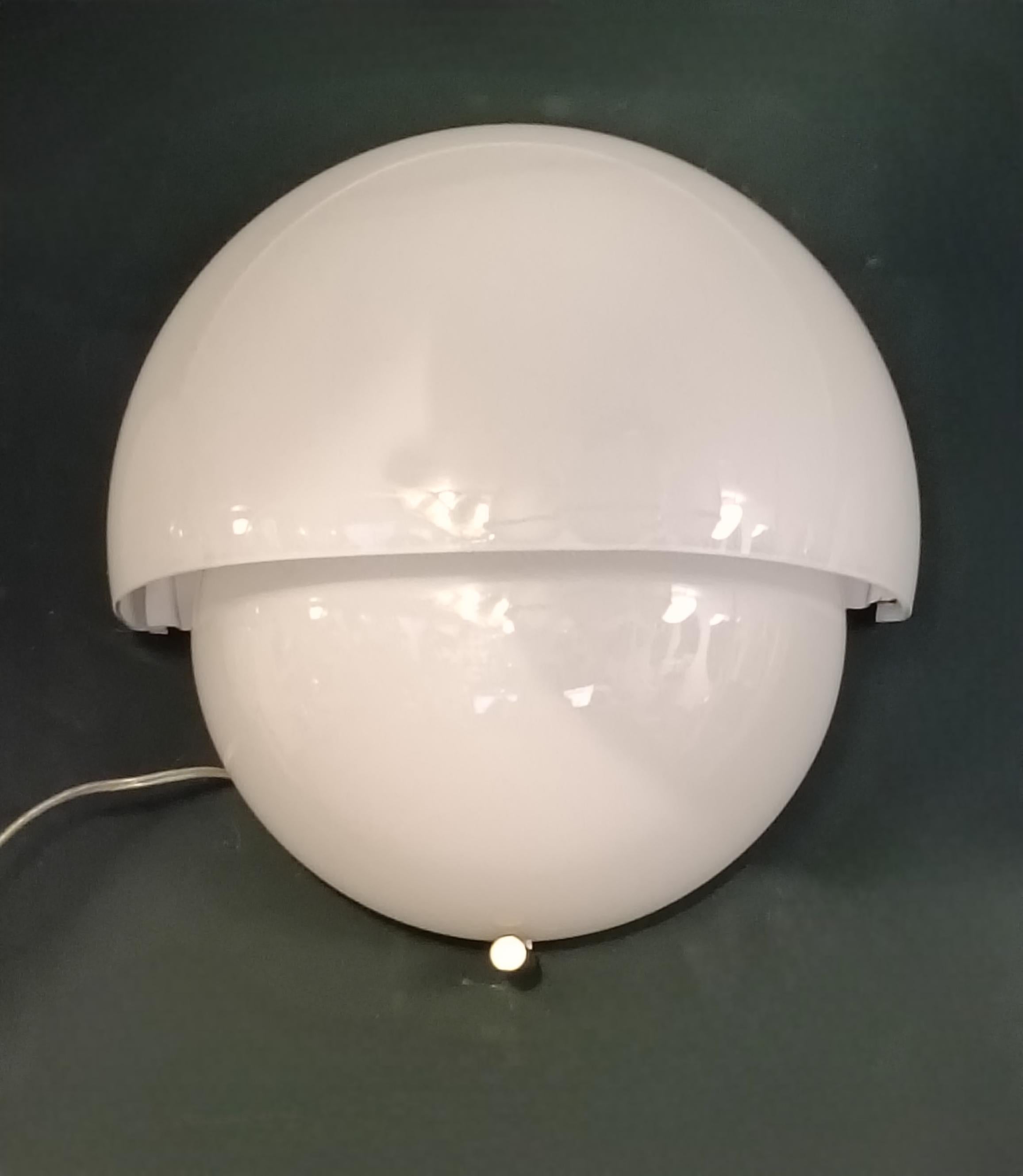 Vico Magistretti für Artemide Ein Paar Wandleuchten 'Mania', Italien 1960er Jahre (Moderne der Mitte des Jahrhunderts) im Angebot