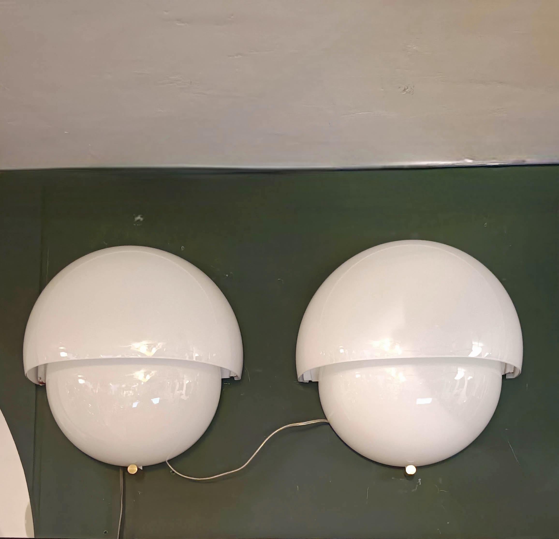 Vico Magistretti für Artemide Ein Paar Wandleuchten 'Mania', Italien 1960er Jahre (Italian) im Angebot