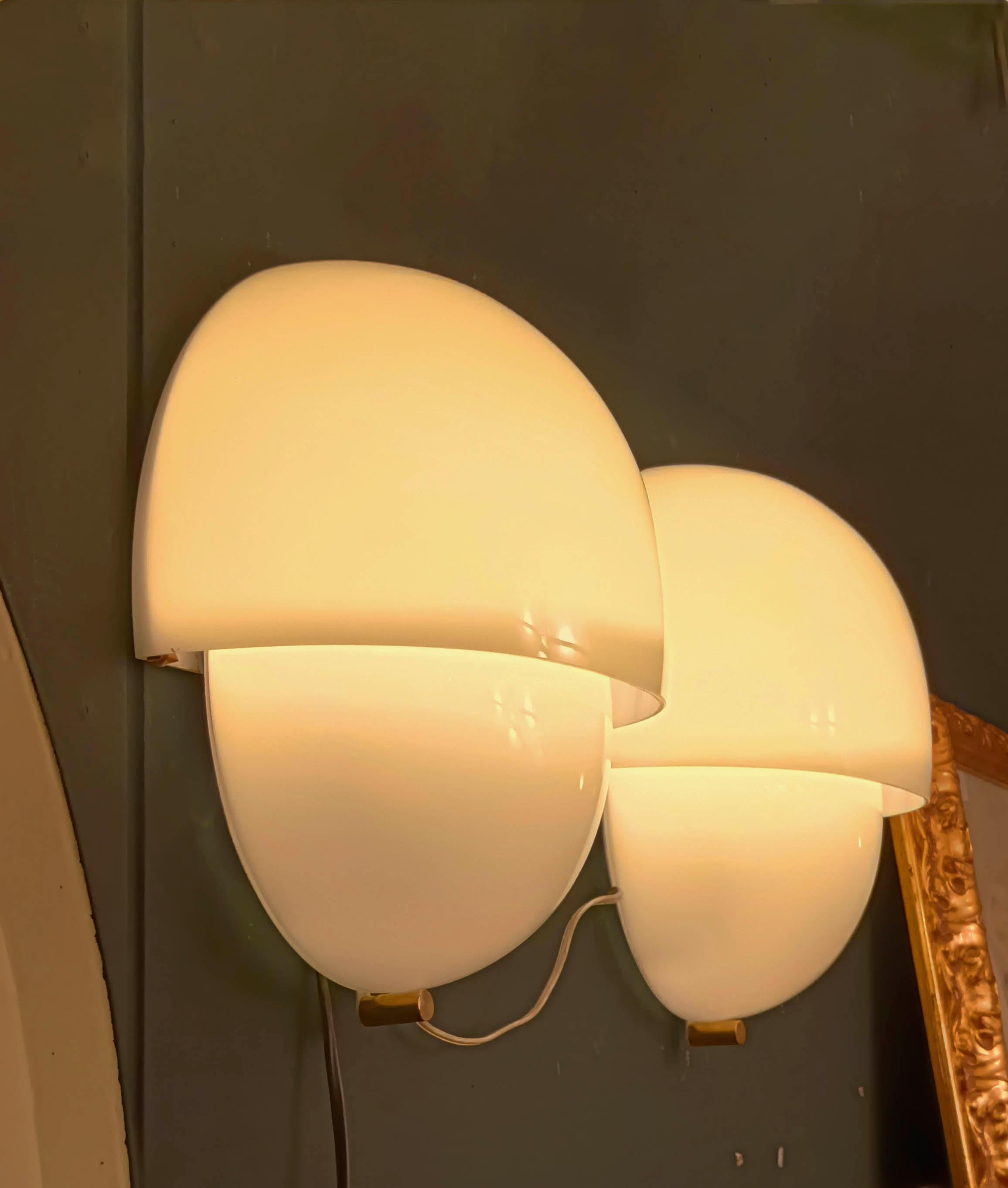 Vico Magistretti für Artemide Ein Paar Wandleuchten 'Mania', Italien 1960er Jahre im Angebot 1