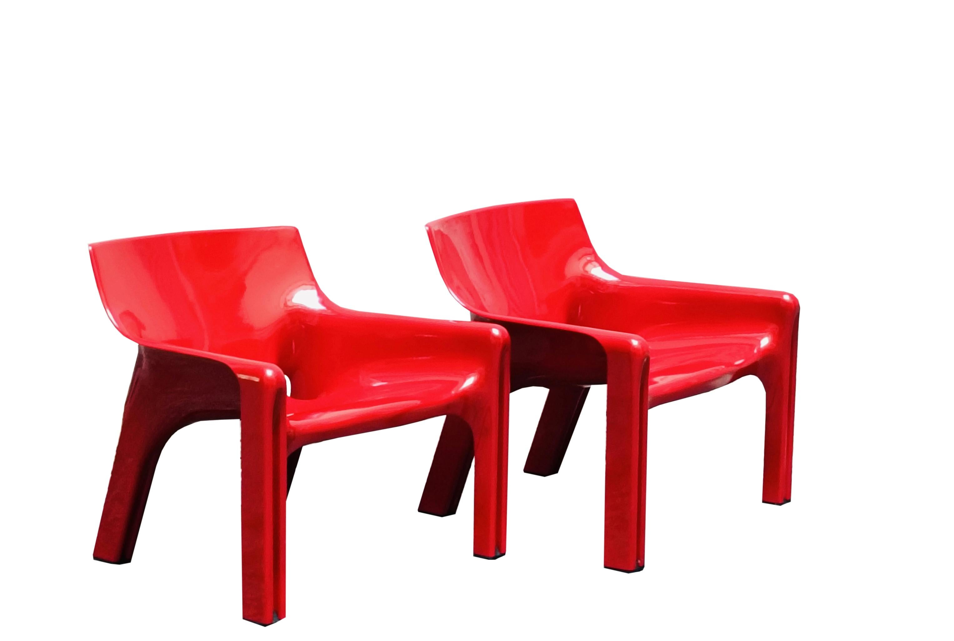 The Vicario armchair was designed by Vico Magistretti at the end of the 1960s for Artemide. Made of ABS plastic, this chair features flowing shapes and a perfect balance of design, functionality, and comfort. An icon of futuristic-style Italian
