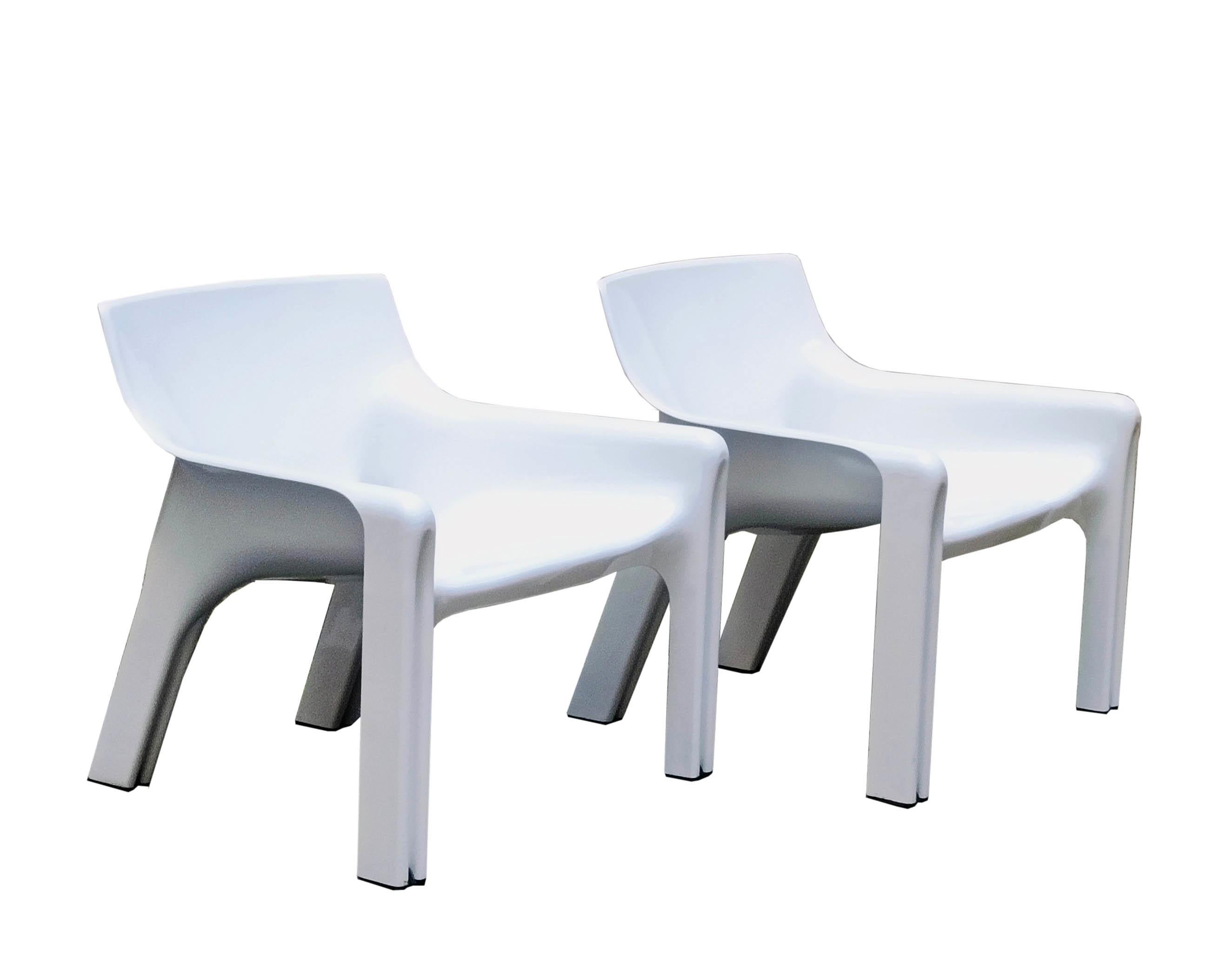 Mid-Century Modern Vico Magistretti for Artemide Sedie Bianche 
