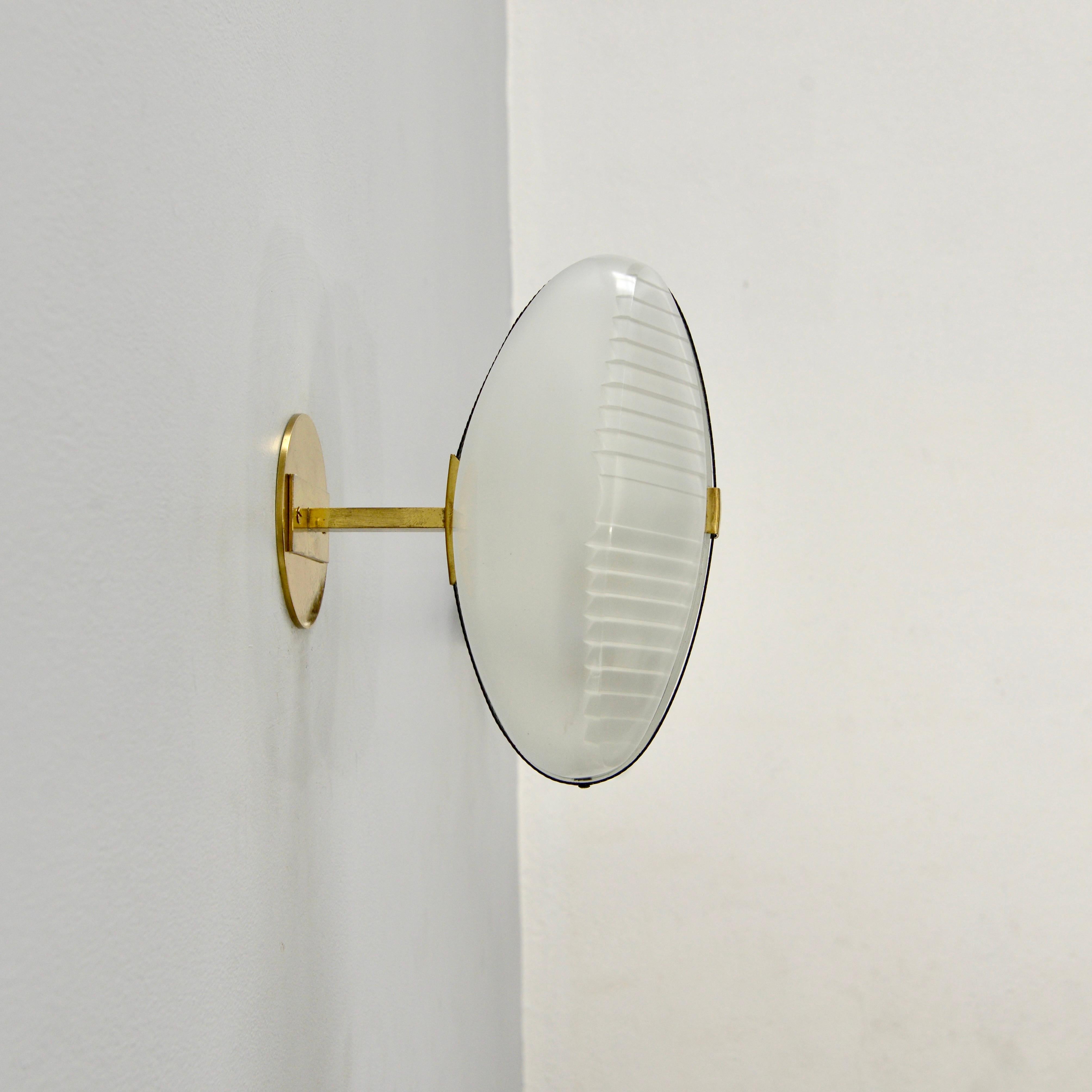 A single 1950s Italian glass, brass and steel sconce from Vico Magistretti. Wired with 2 E12 candelabra based sockets currently for use in the US. It can also be wired for use anywhere in the world. Lightbulb included with order.