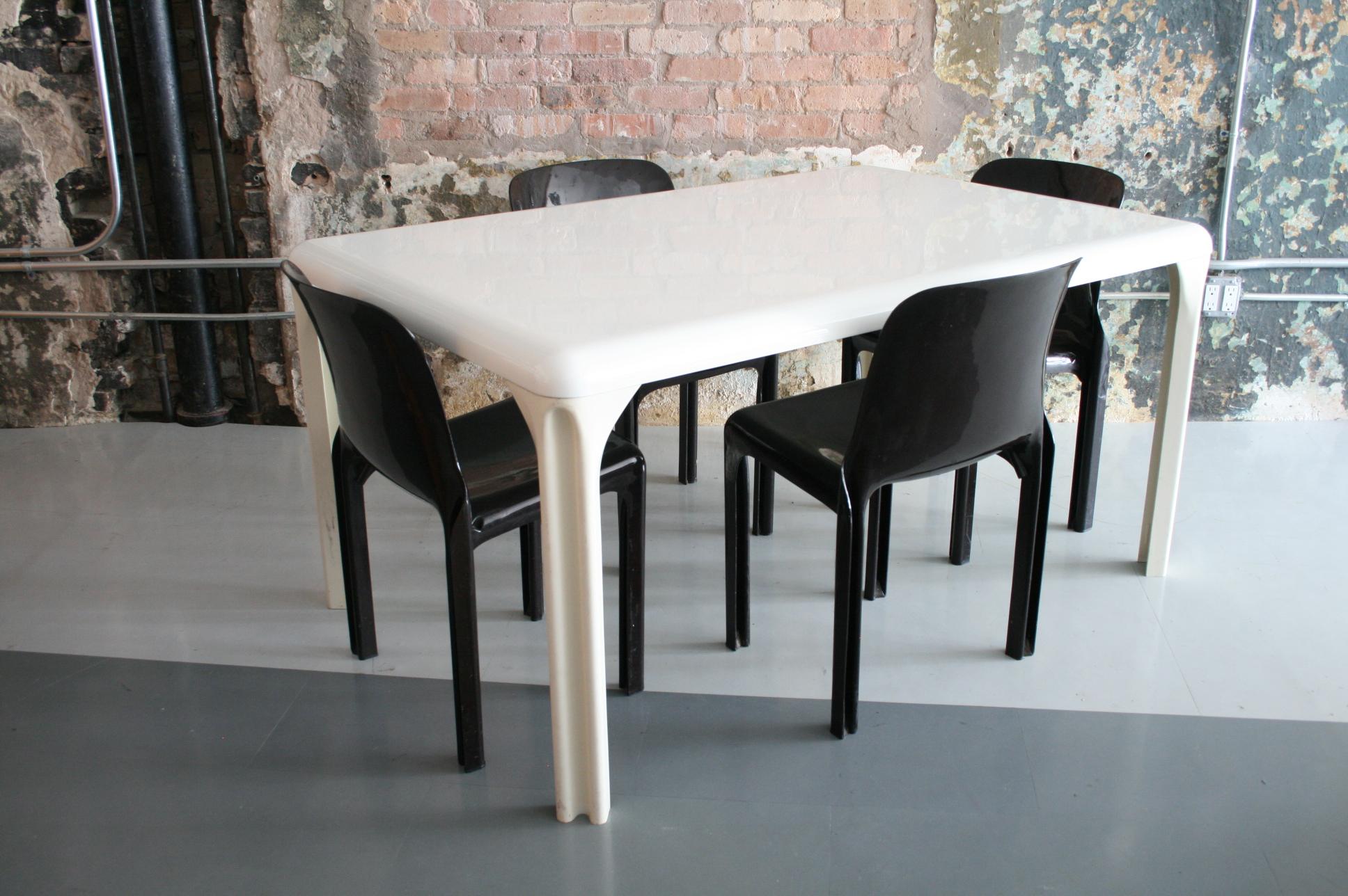 Magistretti table in white plastic. The table shows minor traces of wear like scratches from use. The tabletop and legs show some change of color over the years. The legs can be removed (which is practical for storage and shipping). Included is a