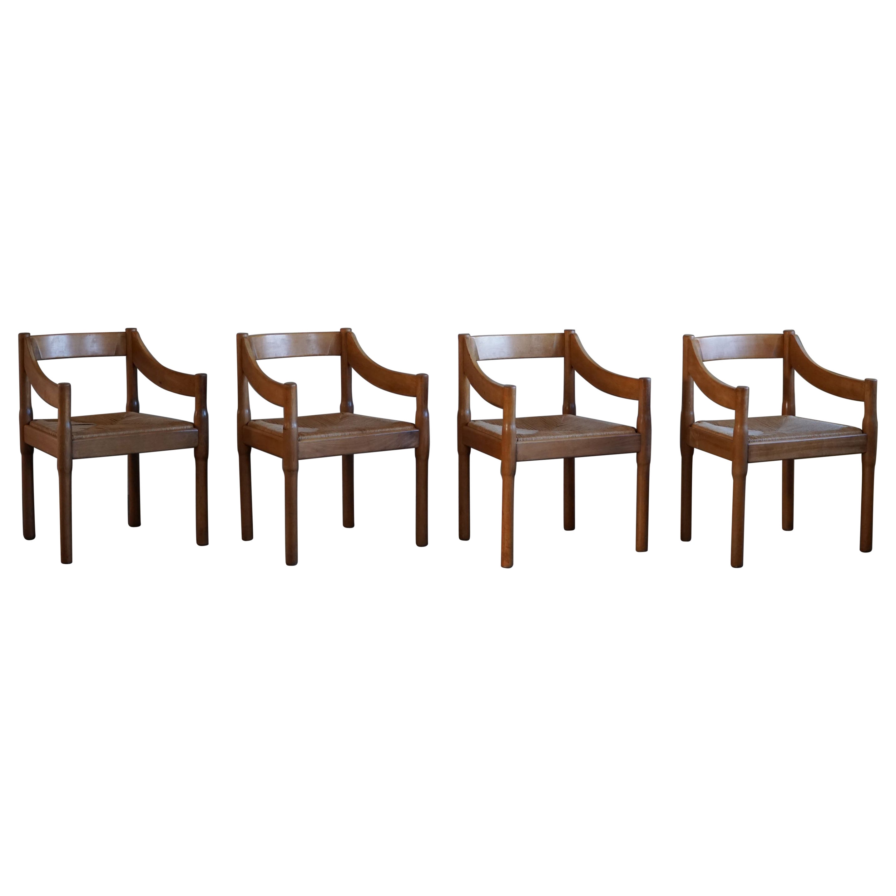 Satz von 4 „Carimate“-Stühlen von Vico Magistretti für Cassina, Italienische Moderne, 1970er Jahre im Angebot