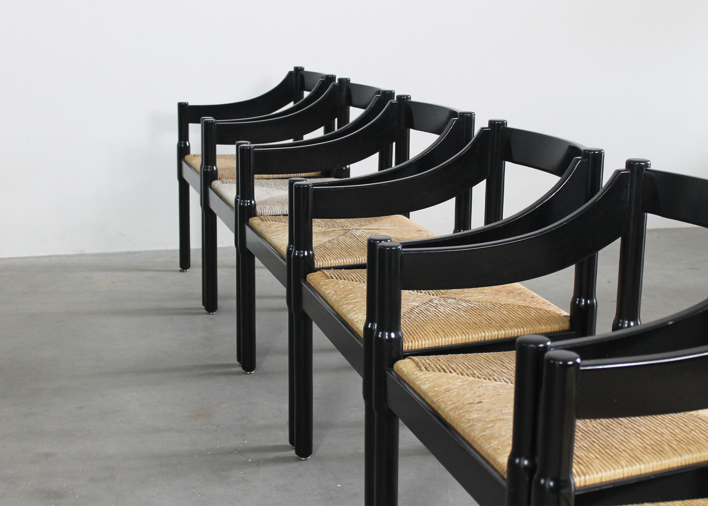 Vico Magistretti: Set aus zwölf schwarzen Carimate-Stühlen von Cassina, 1960er Jahre 3