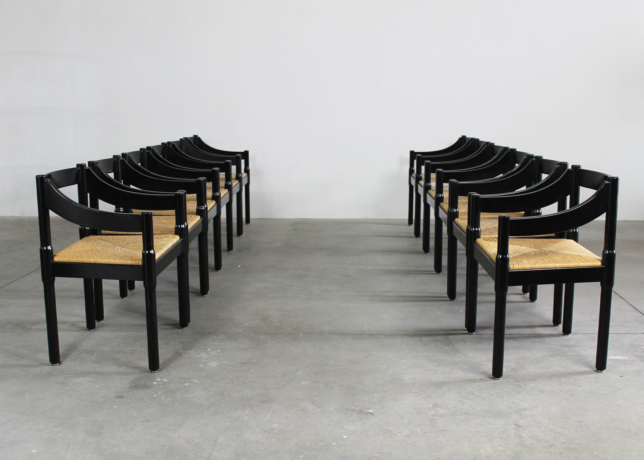 Lacquered Vico Magistretti Set of Twelve Black Carimate Chairs by Cassina 1960s For Sale