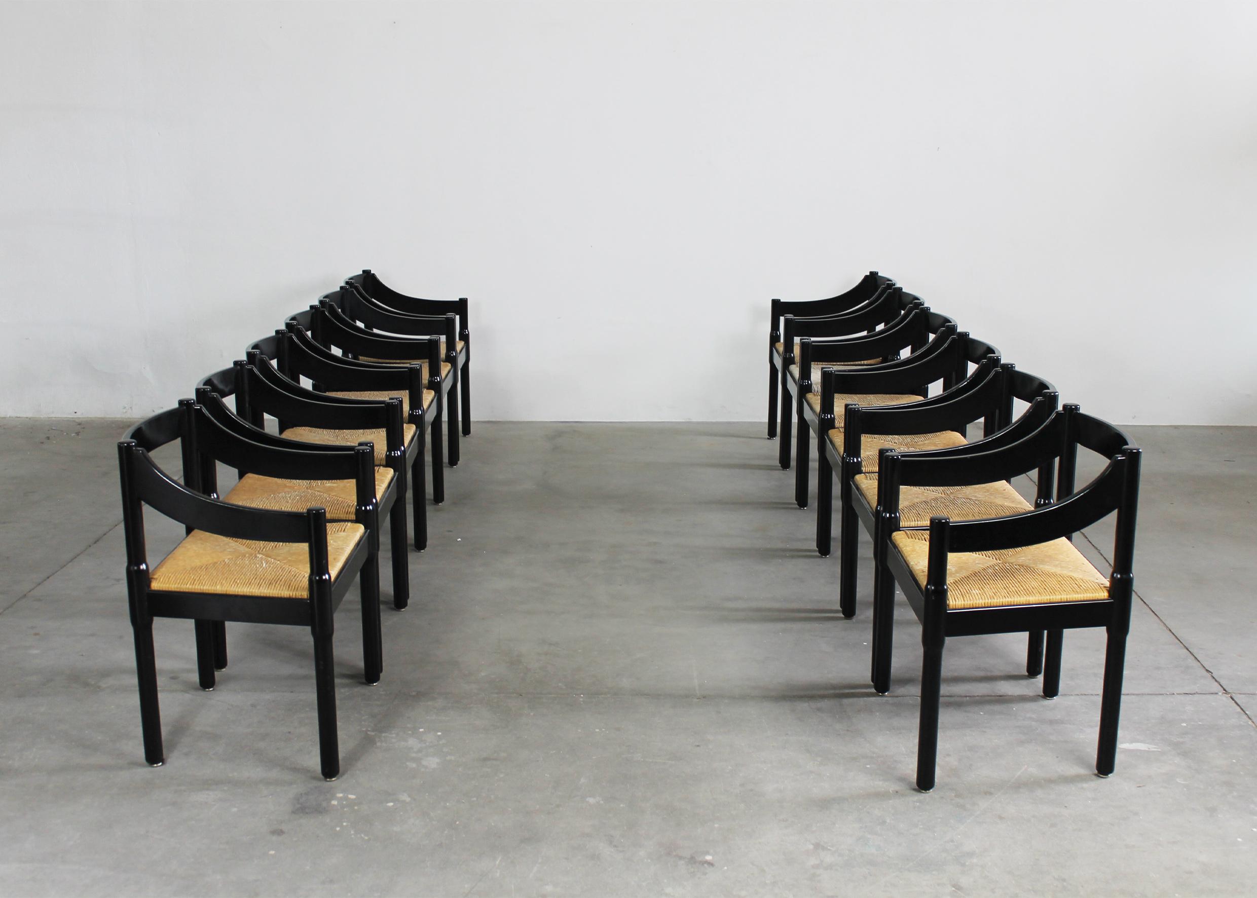Vico Magistretti: Set aus zwölf schwarzen Carimate-Stühlen von Cassina, 1960er Jahre im Zustand „Gut“ in Montecatini Terme, IT