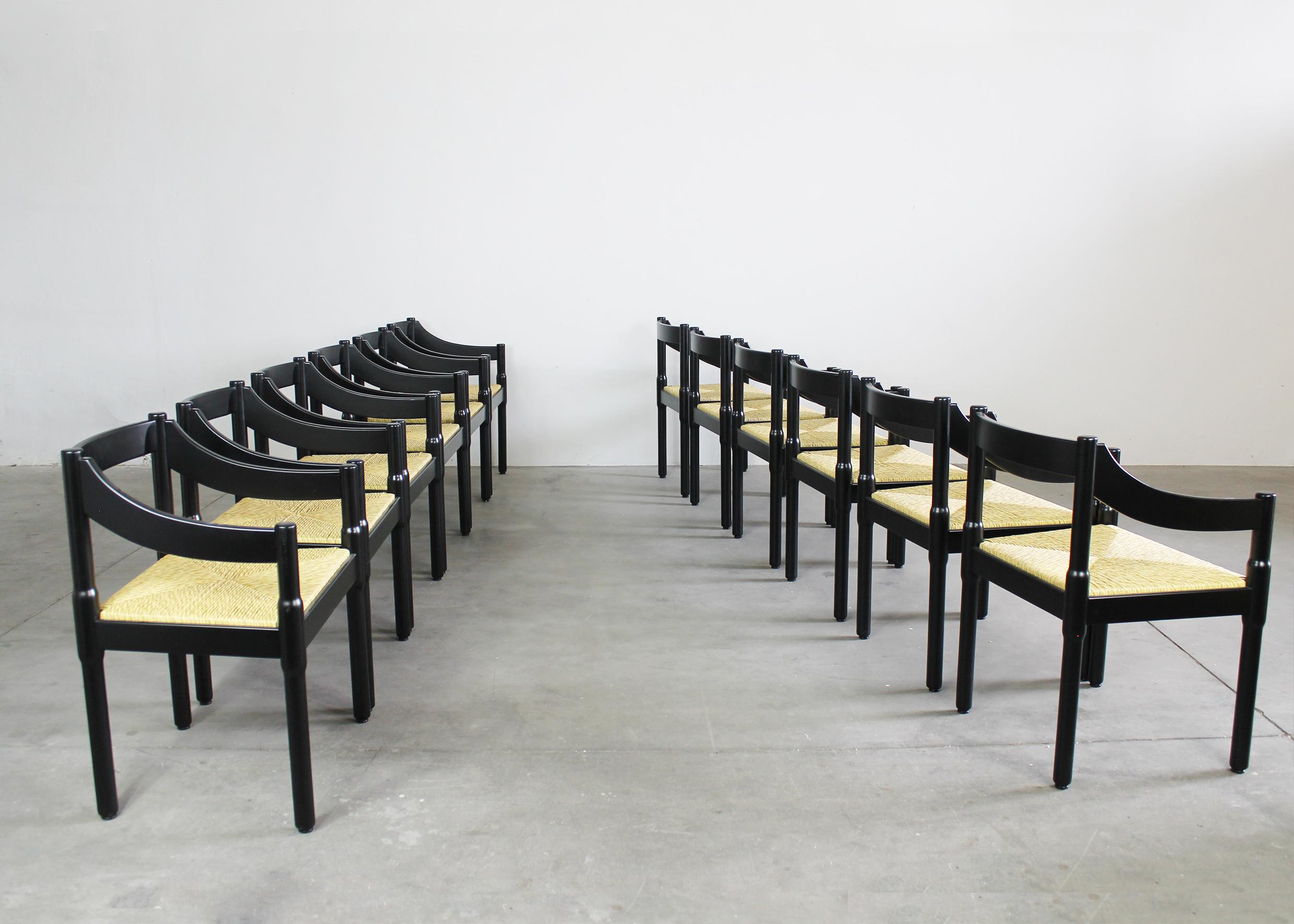 Vico Magistretti Set di dodici sedie nere di Cassina anni '60 In condizioni ottime in vendita a Montecatini Terme, IT