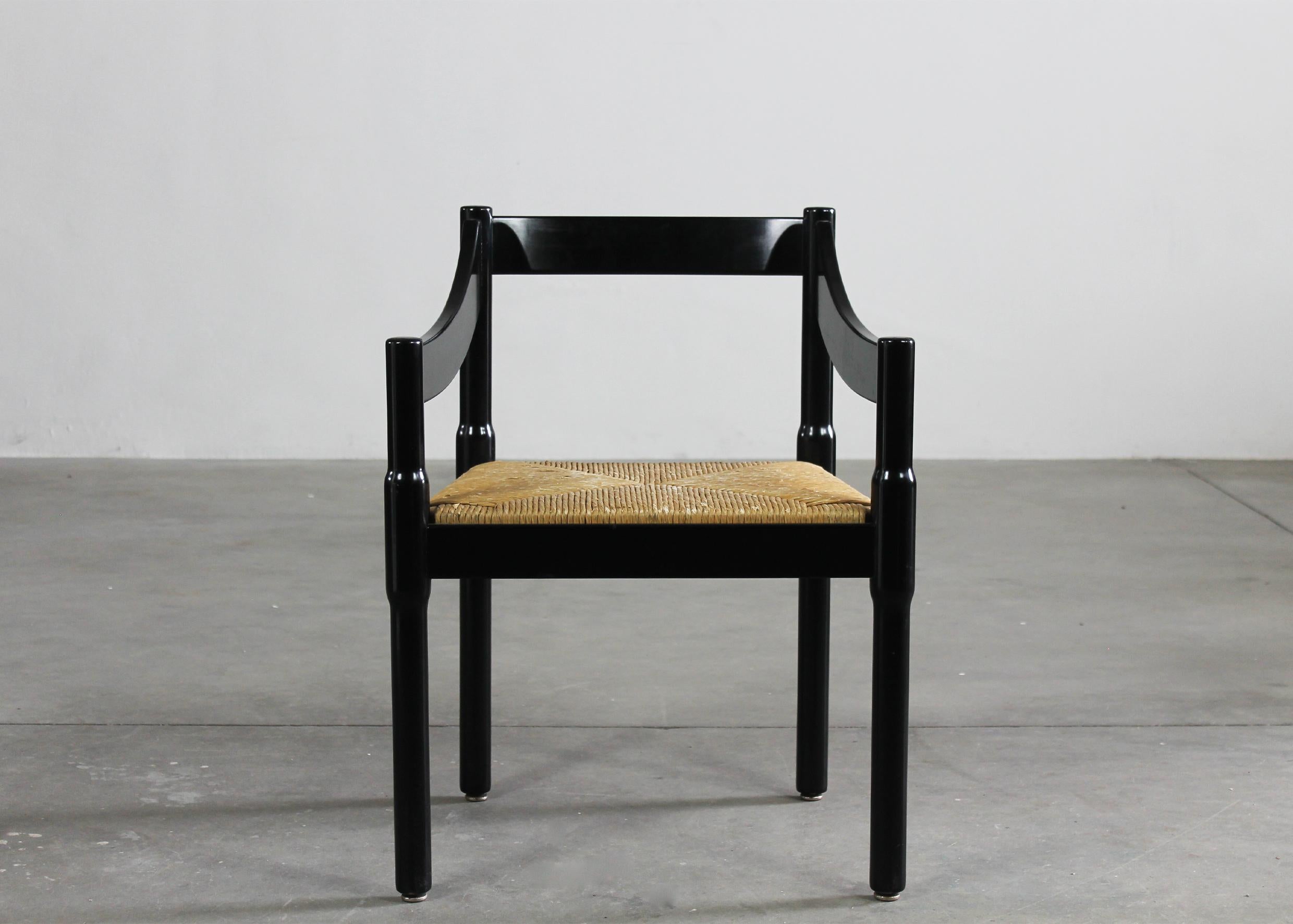 Vico Magistretti: Set aus zwölf schwarzen Carimate-Stühlen von Cassina, 1960er Jahre (Mitte des 20. Jahrhunderts)