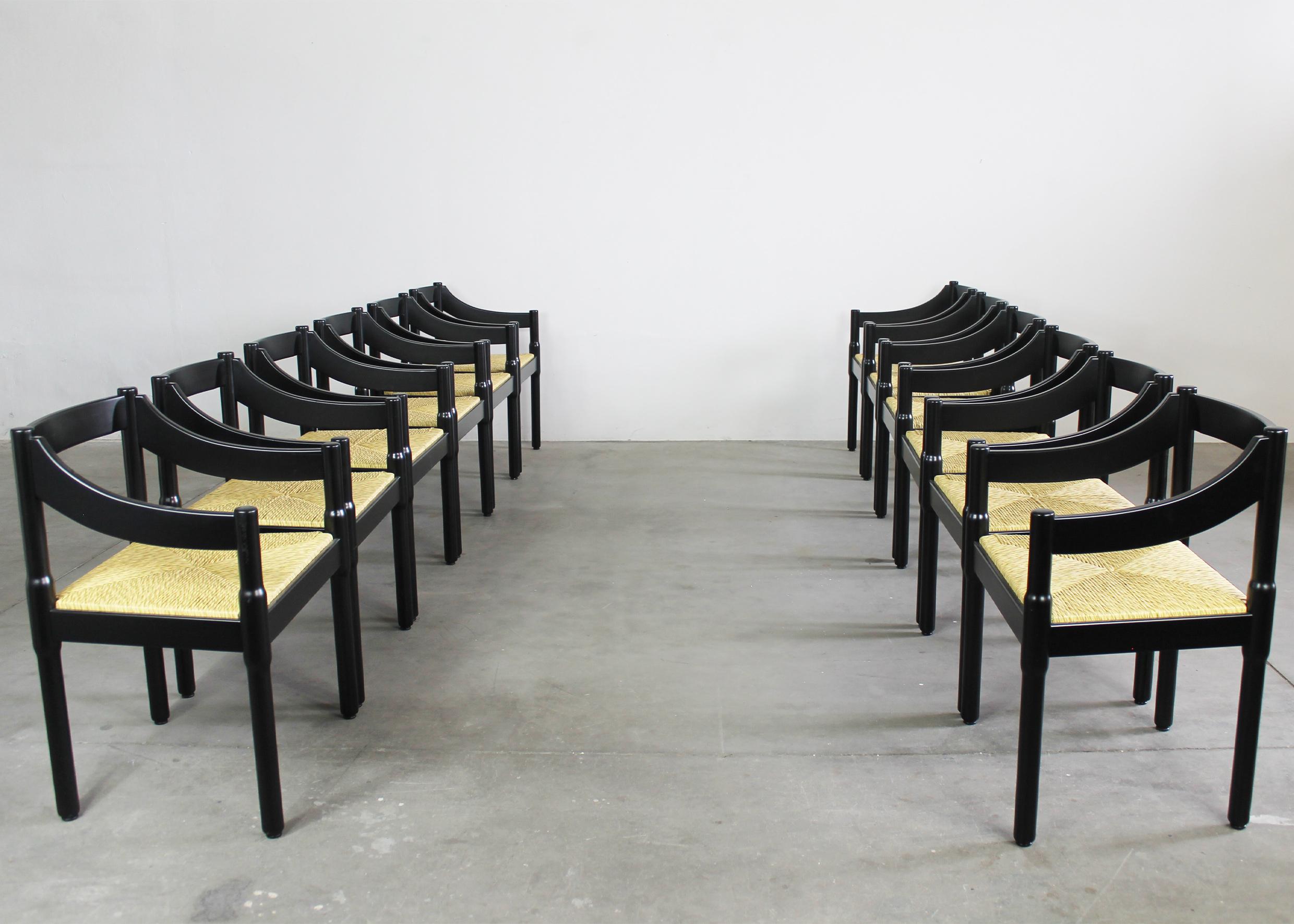 Paglia Vico Magistretti Set di dodici sedie nere di Cassina anni '60 in vendita