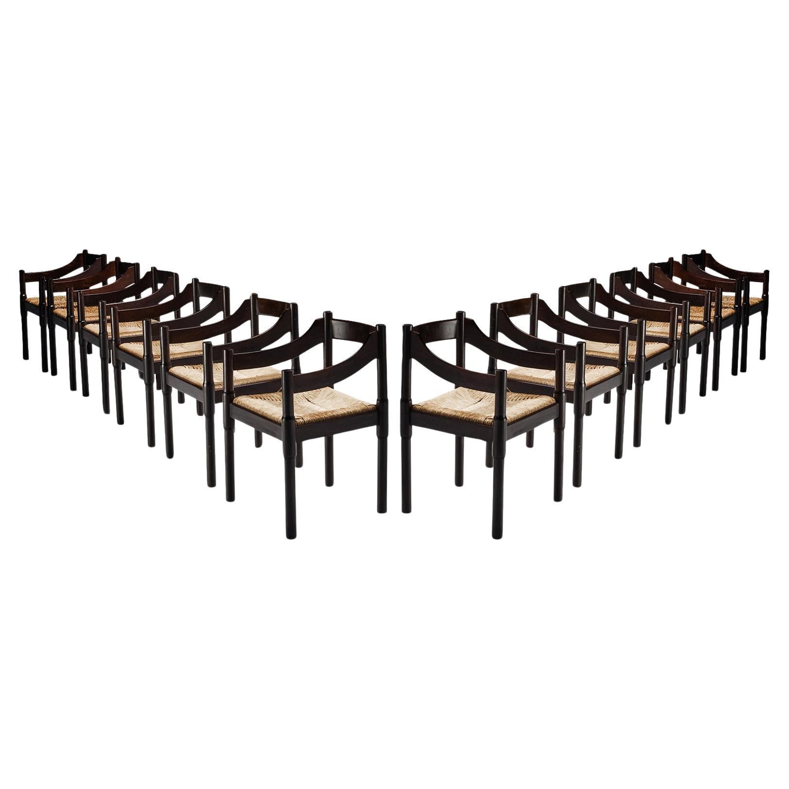 Vico Magistretti - Ensemble de douze chaises de salle à manger 'Carimate' en paille  en vente