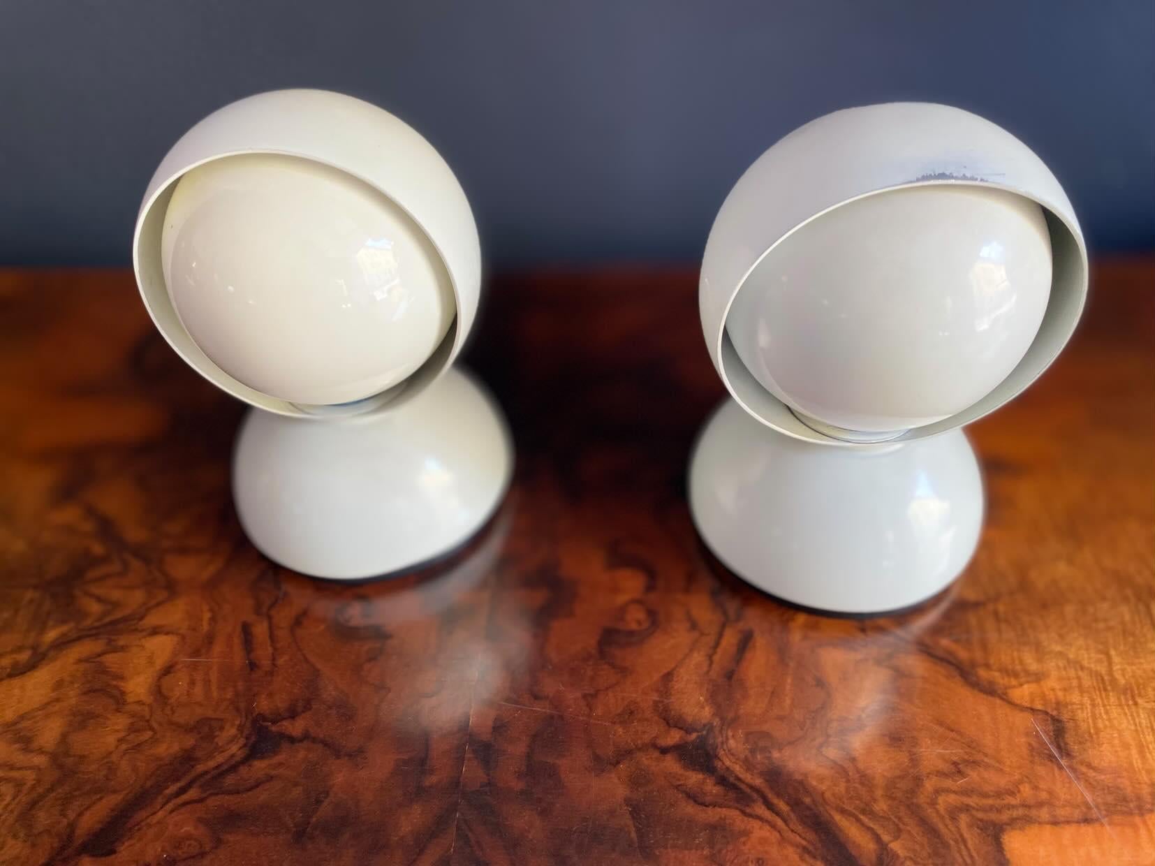 Vico Magistretti juego de dos lámparas Eclisse blancas primera edición para Artemide Era espacial en venta