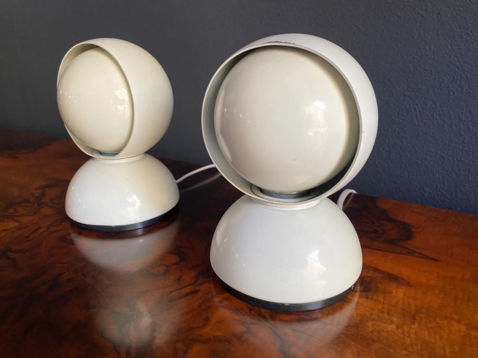Vico Magistretti juego de dos lámparas Eclisse blancas primera edición para Artemide en Bueno estado para la venta en Vigevano, PV