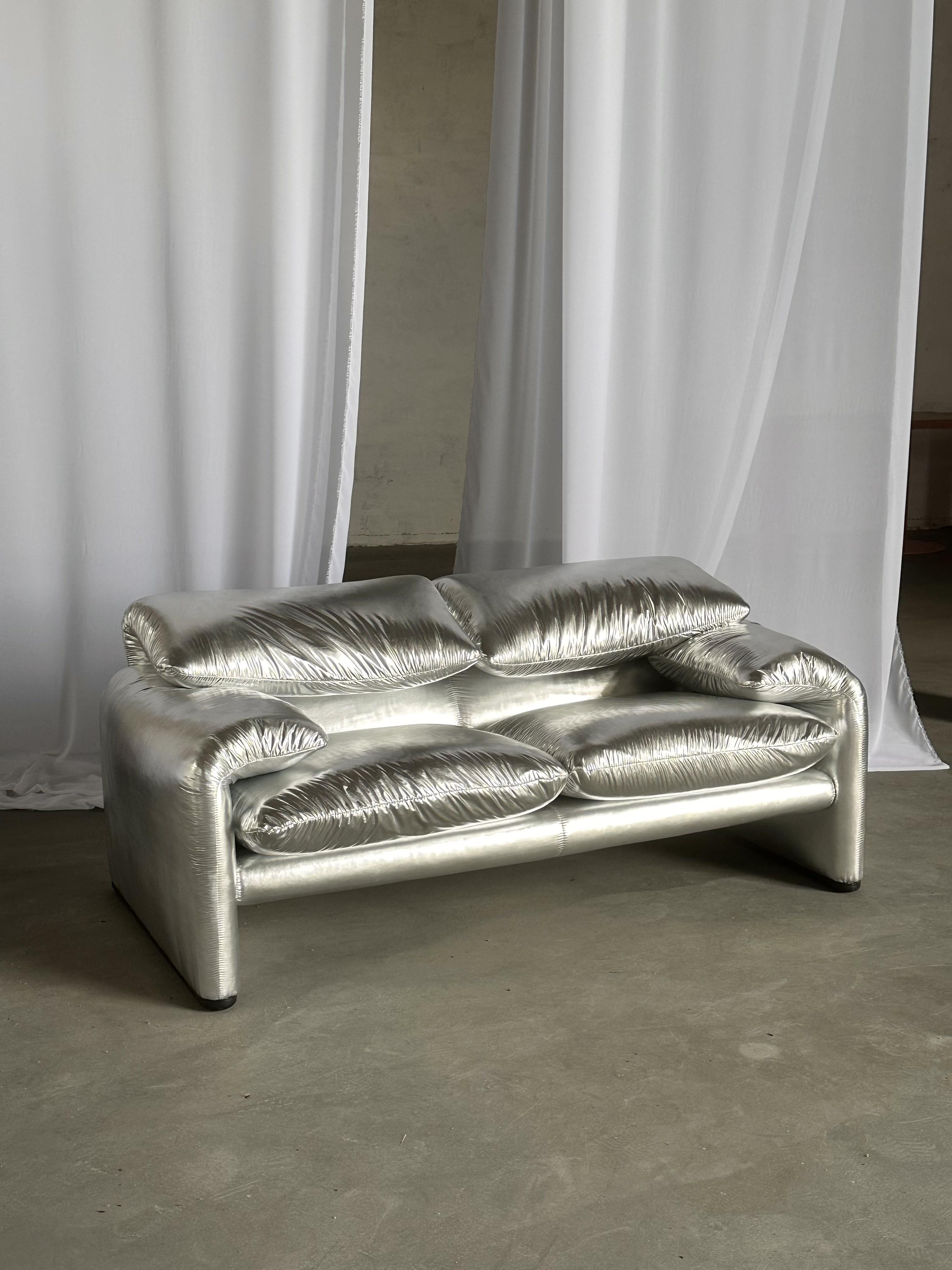 Mid-Century Modern Vico Magistretti Silver Maralunga Canapé deux places pour Casssina en vente