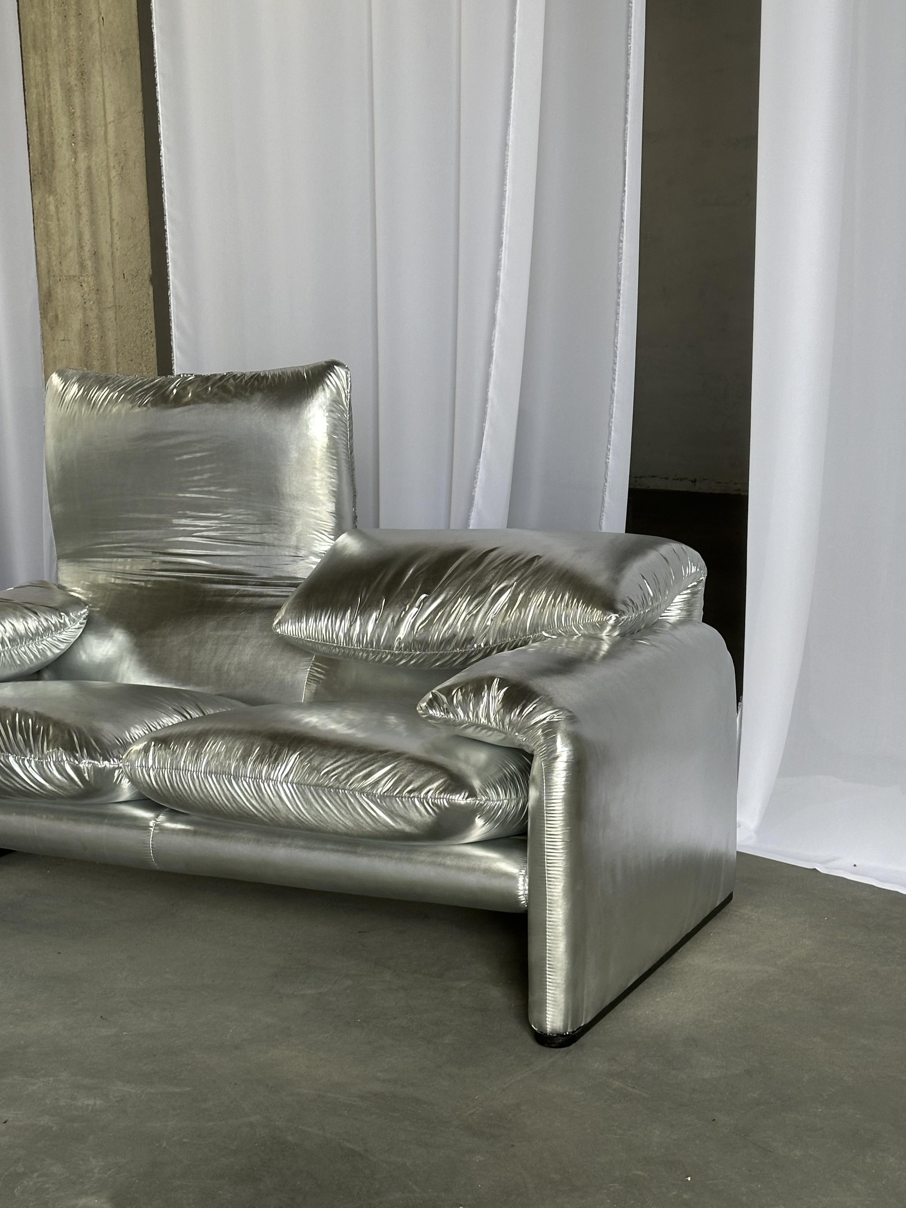 italien Vico Magistretti Silver Maralunga Canapé deux places pour Casssina en vente