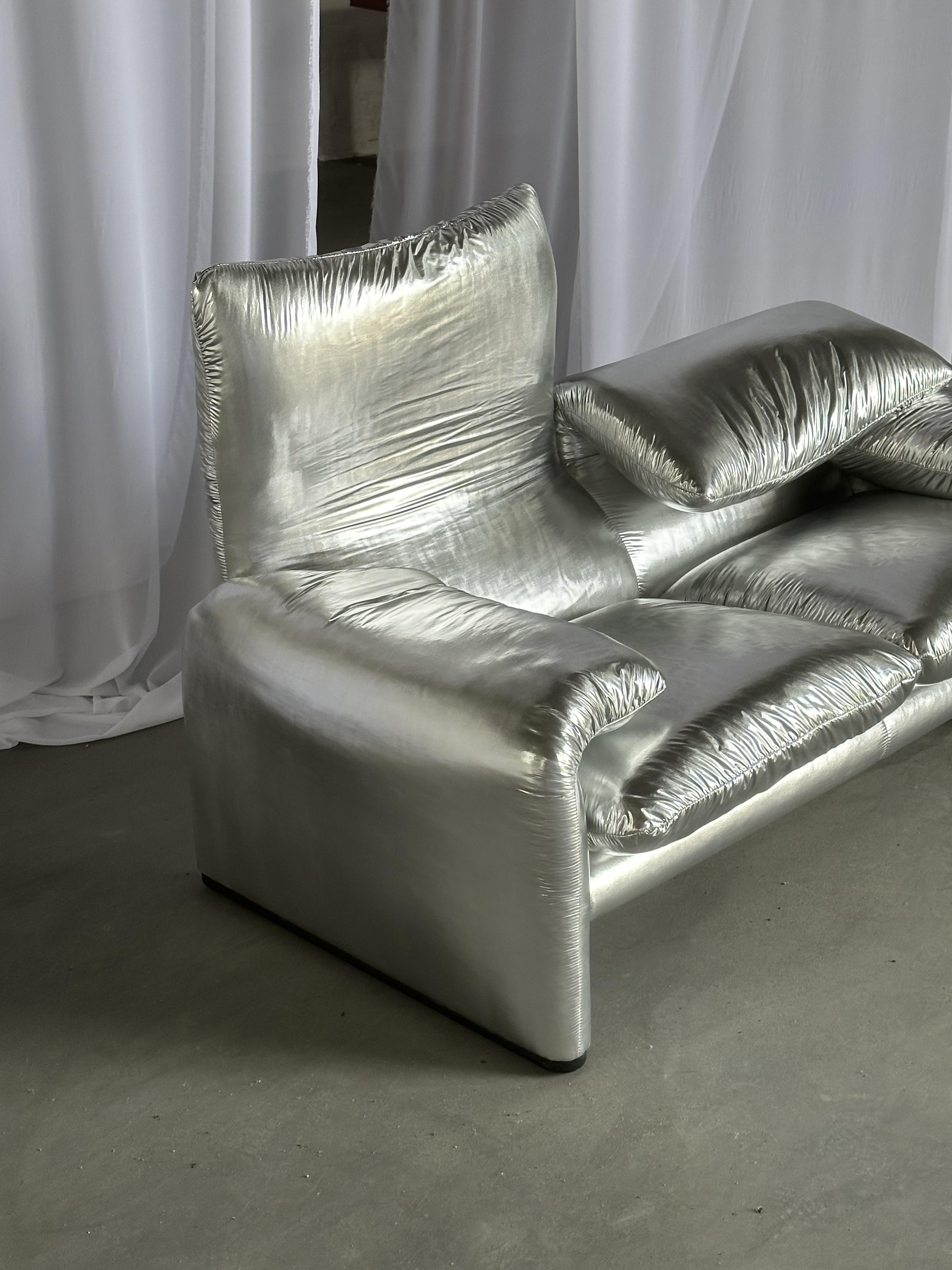 Vico Magistretti Silver Maralunga Canapé deux places pour Casssina Excellent état - En vente à Astoria, NY