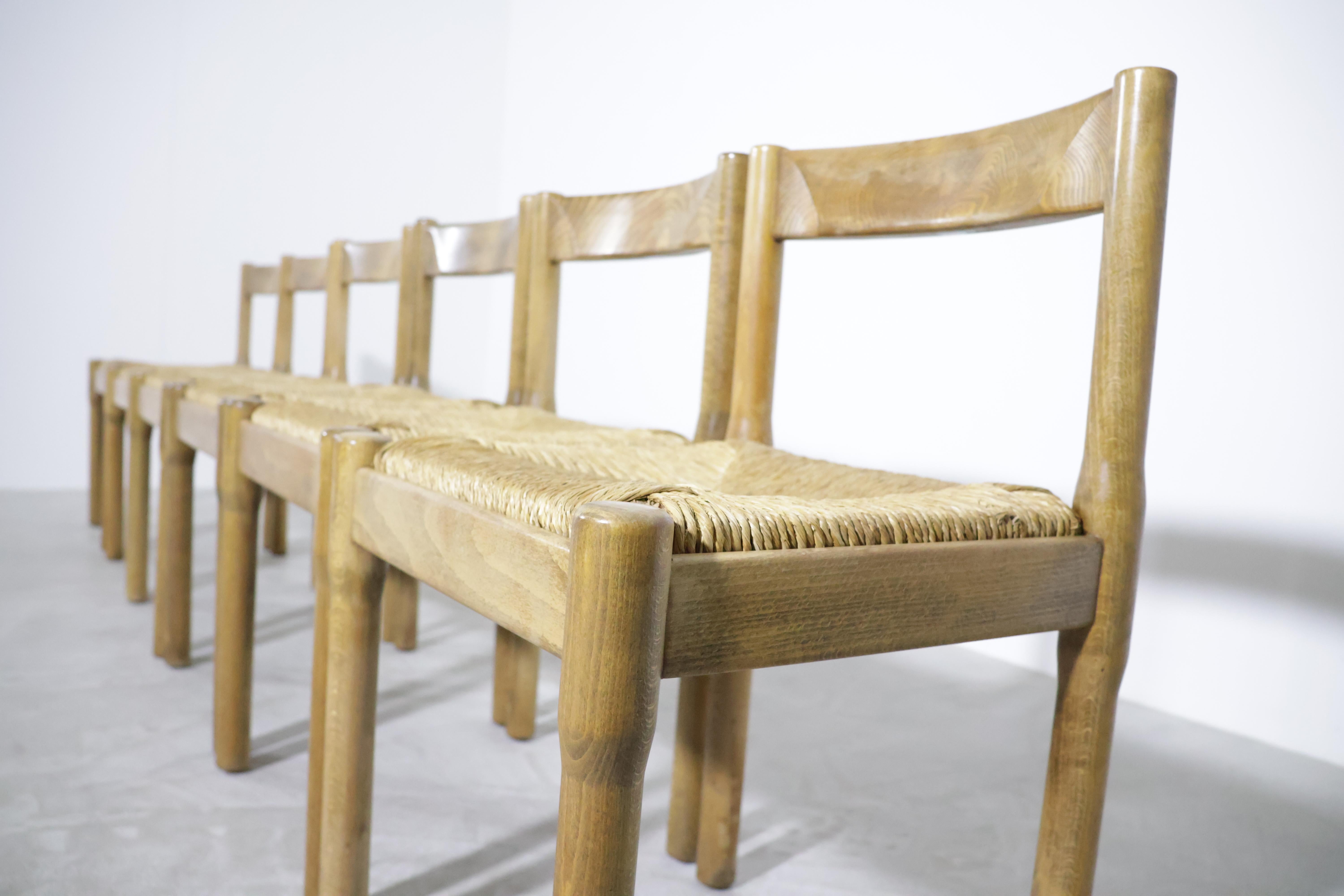Vico Magistretti 'Carimate' dining chairs produced by Mario Luigi Comi 1960s For Sale 5