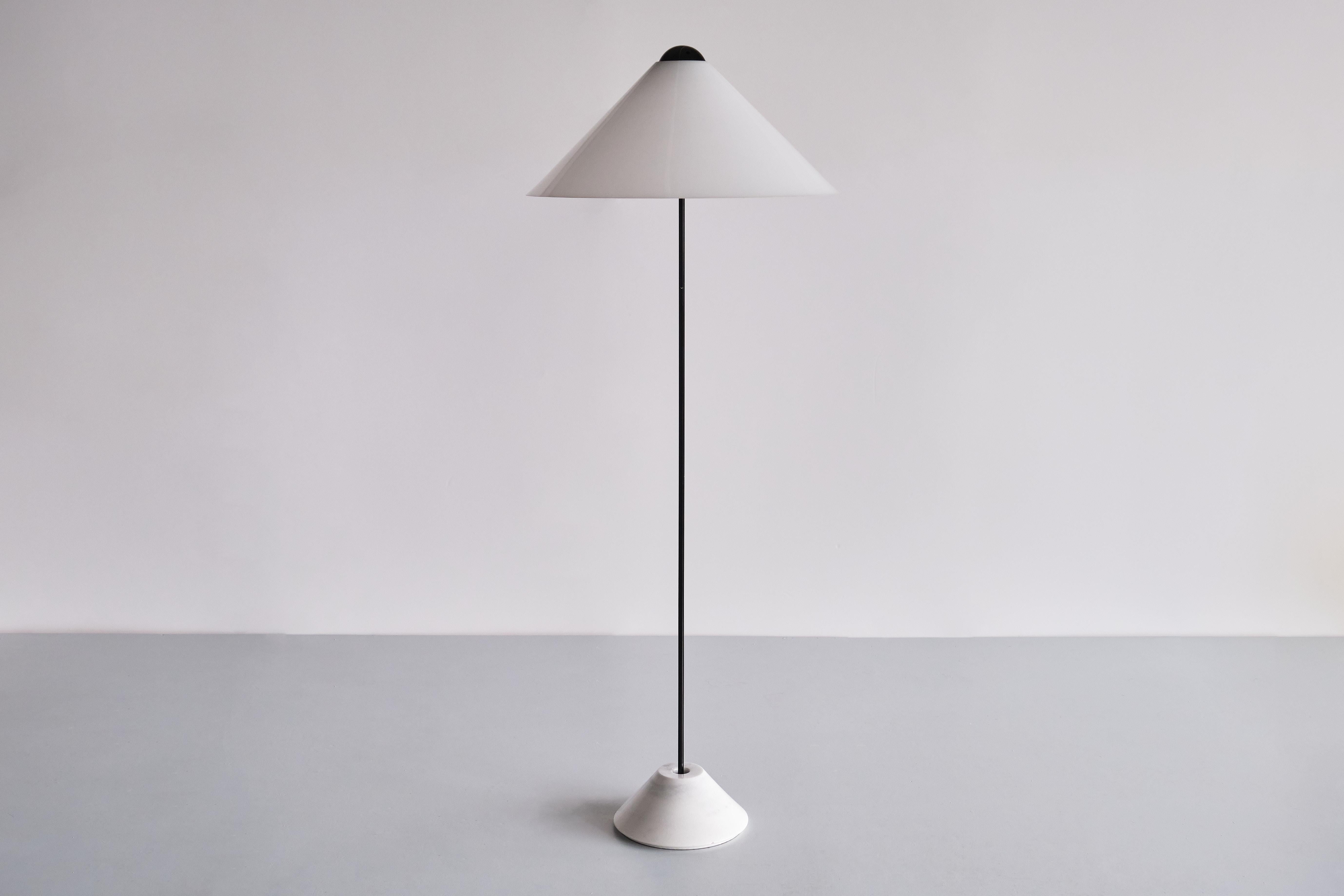 Vico Magistretti 'Snow' Floor Lamp in Metal and Marble, Oluce, Italy, 1973 3