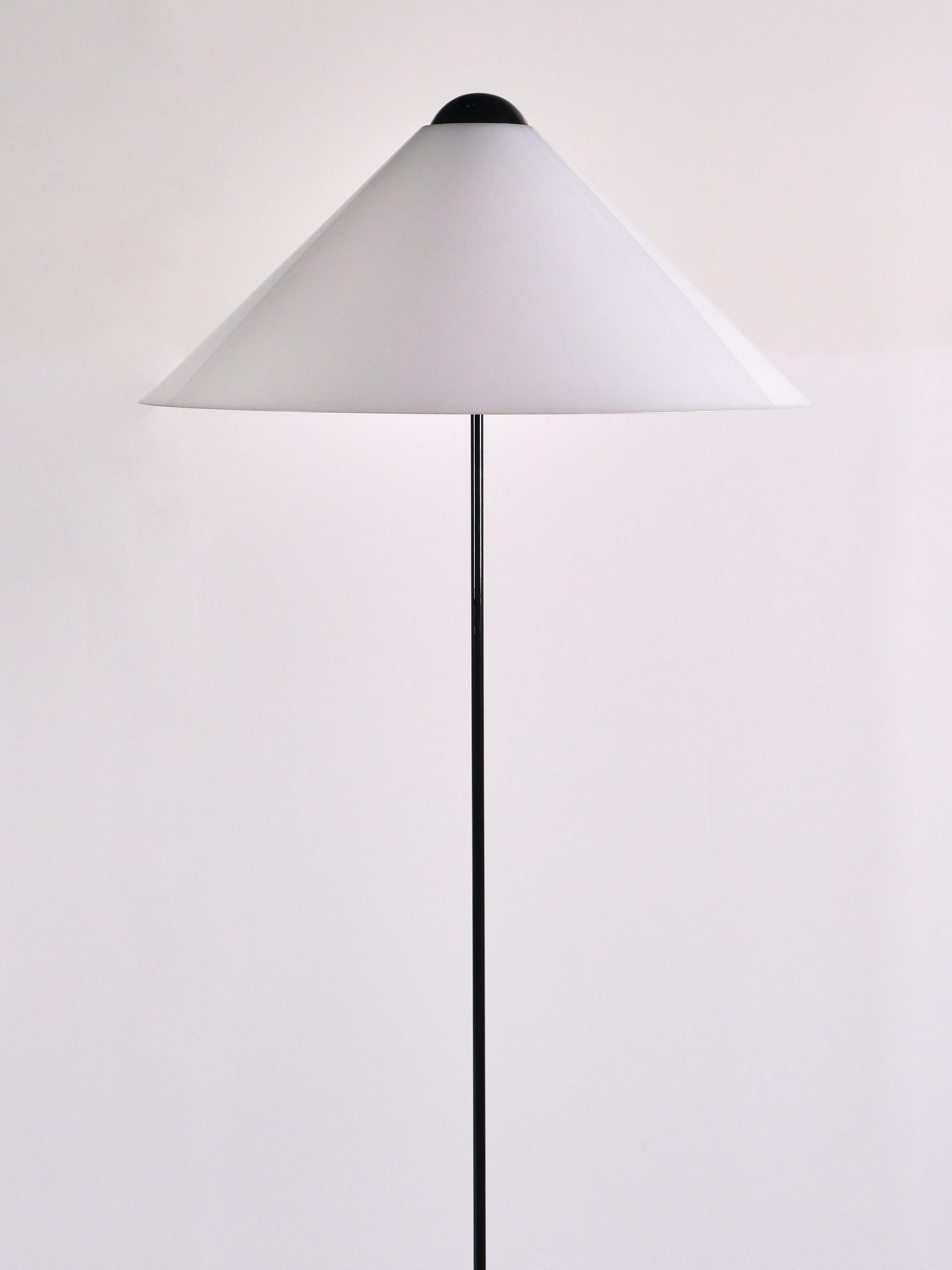 Mid-Century Modern Vico Magistretti 'Snow' Floor Lamp in Metal and Marble, Oluce, Italy, 1973 For Sale