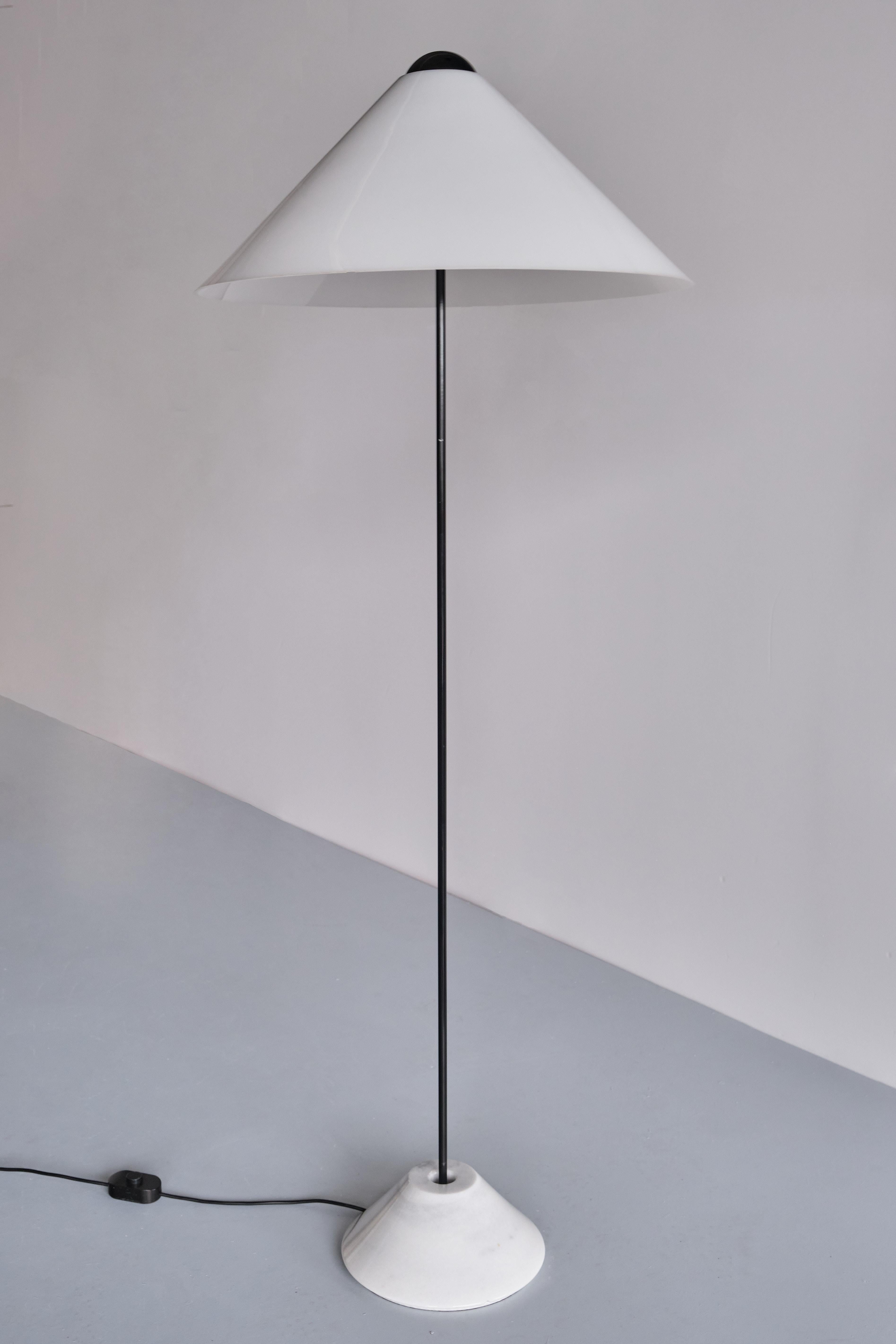 Late 20th Century Vico Magistretti 'Snow' Floor Lamp in Metal and Marble, Oluce, Italy, 1973 For Sale