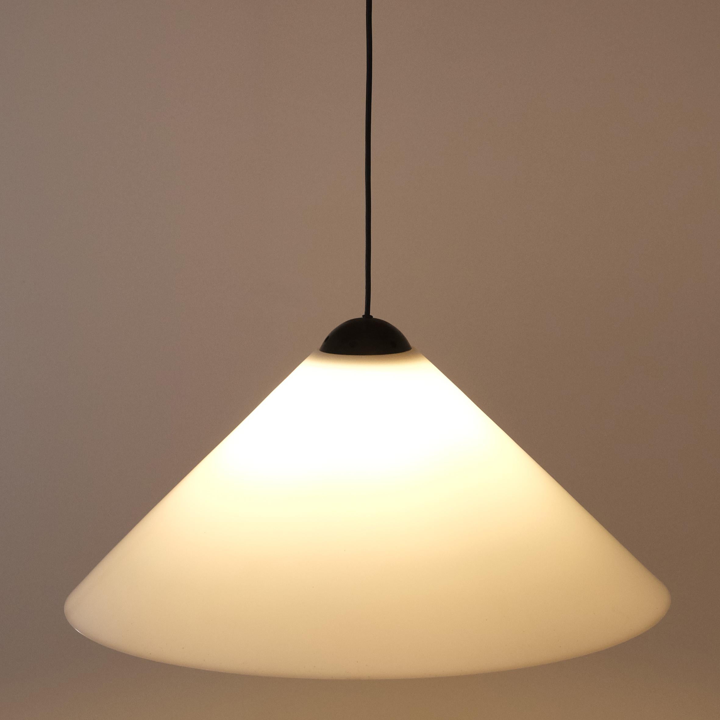 Vico Magistretti (1920-2006)

Snow 401

A metal and methacrylate pendant light, the white methacrylate conical shade supported with a black lacquered metal sphere issuing a light bulb hanging on a black cable.
Produced par O’luce, Italy.
Circa