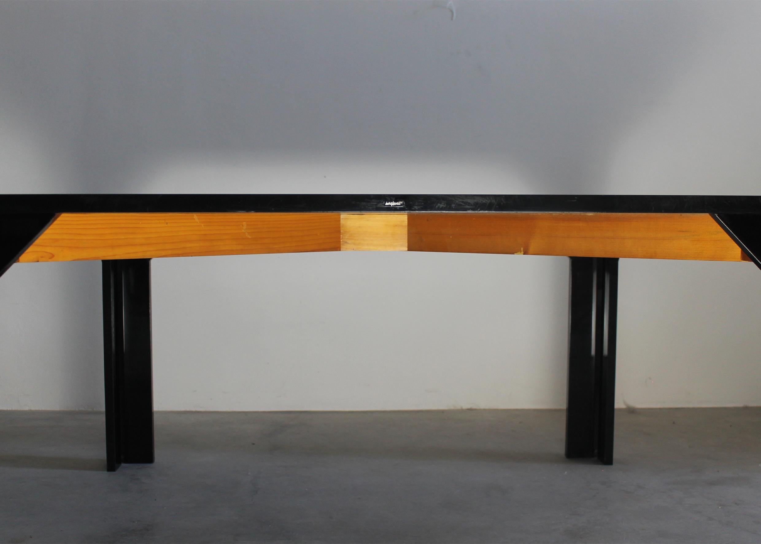 Vico Magistretti Tema Square Table in Black Lacquered Wood by B&B 1970s In Good Condition For Sale In Montecatini Terme, IT