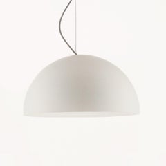Lampe à suspension Vico Magistretti « Sonora » en opaline et méthacrylate par Oluce