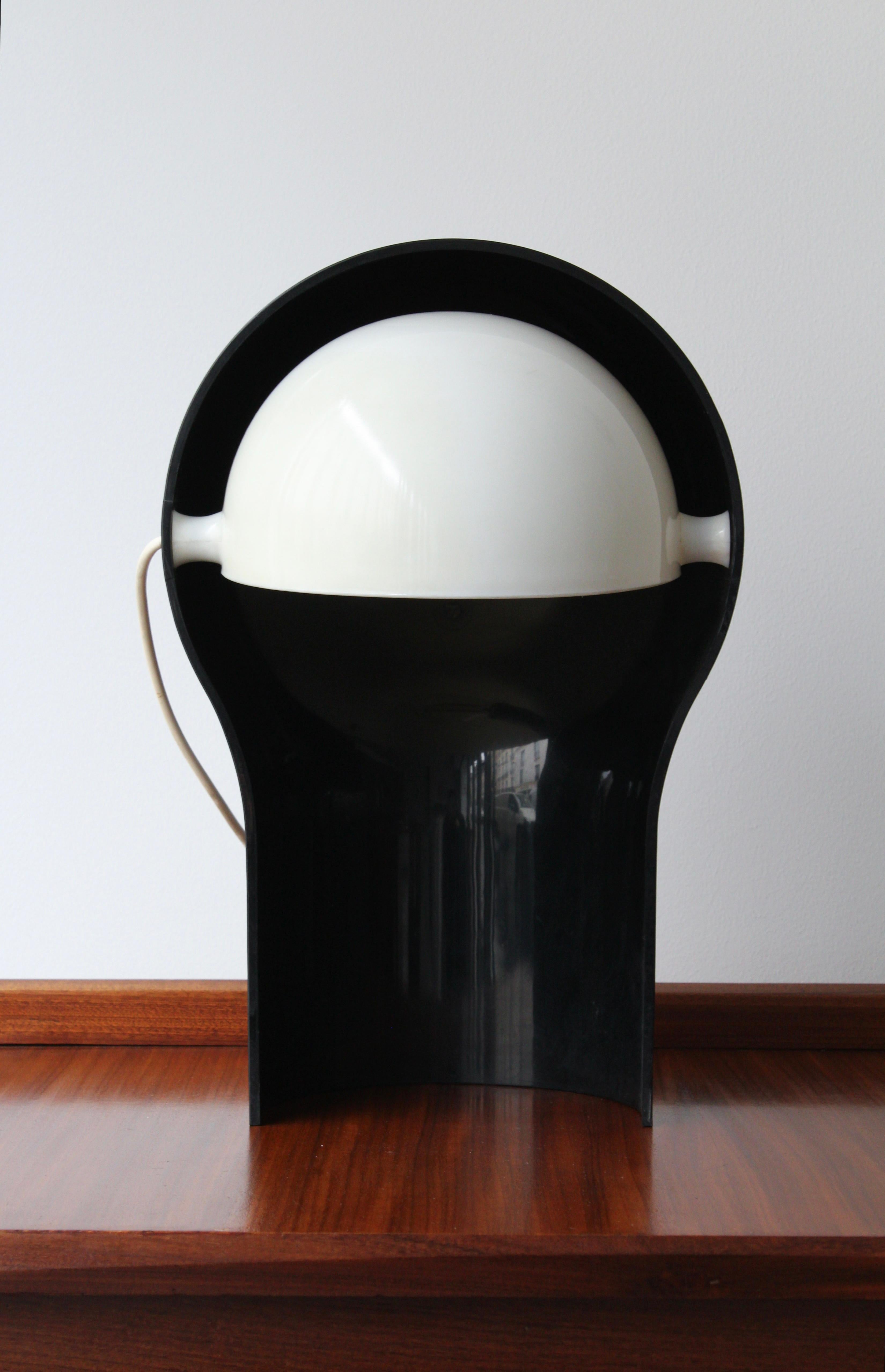 The Telegono lamp, designed by the renowned Italian architect and designer Vico Magistretti in 1968, is a timeless example of mid-century modern design. This table lamp features a playful yet elegant aesthetic, characterized by its bold, sculptural