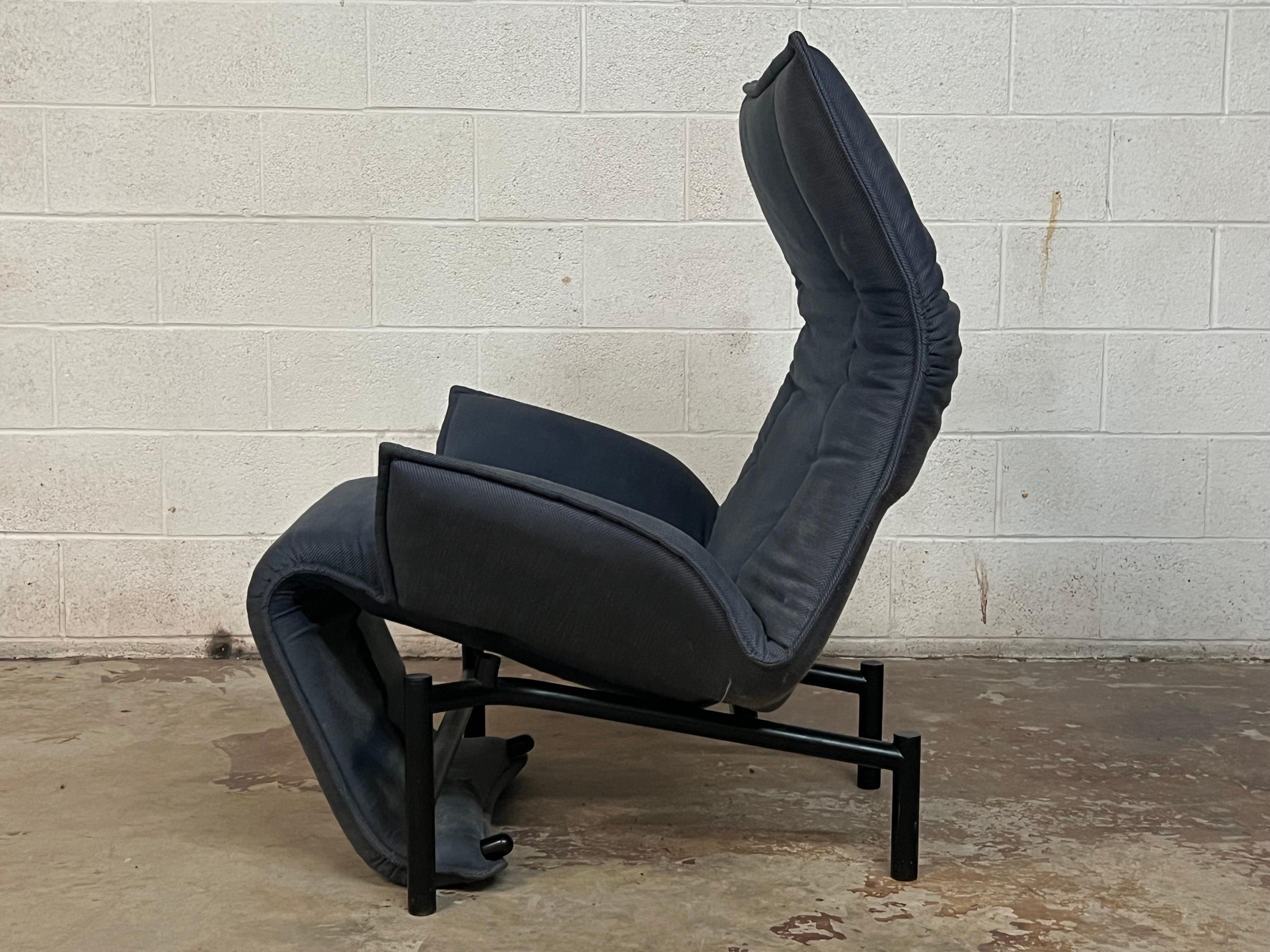 Vico Magistretti “Veranda” Lounge Chair for Cassina, Italy. Made circa 1990s and equipped with original tag. This unique lounge chair has an inner steel frame that allows for the chair to reconfigure its shape and seating position. Footrest can flip