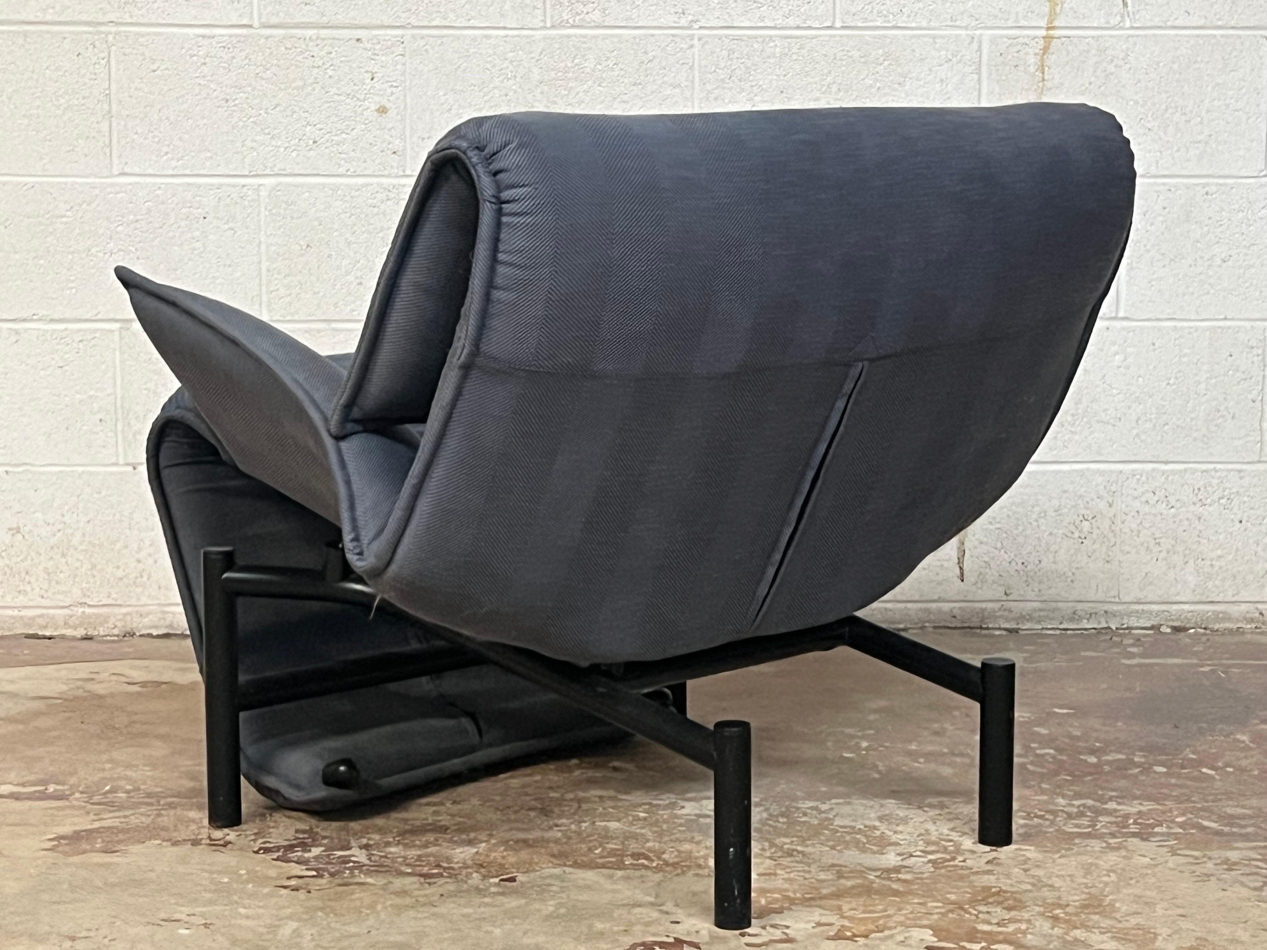 Vico Magistretti “Veranda” Lounge Chair for Cassina, Italy In Fair Condition For Sale In Raleigh, NC