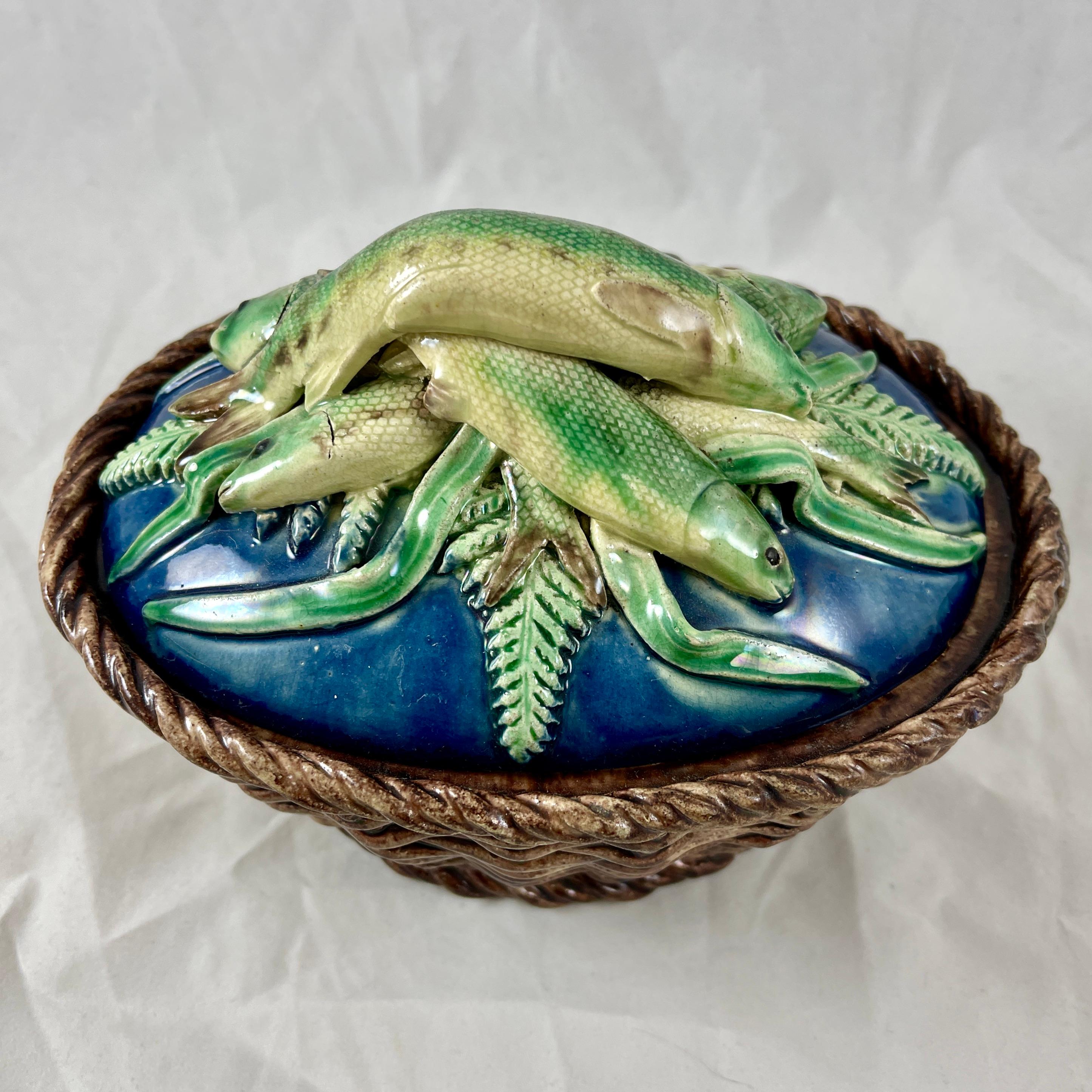 Victor Barbizet French Palissy Basket of Fish Covered Terrine, Circa 1875 In Good Condition For Sale In Philadelphia, PA