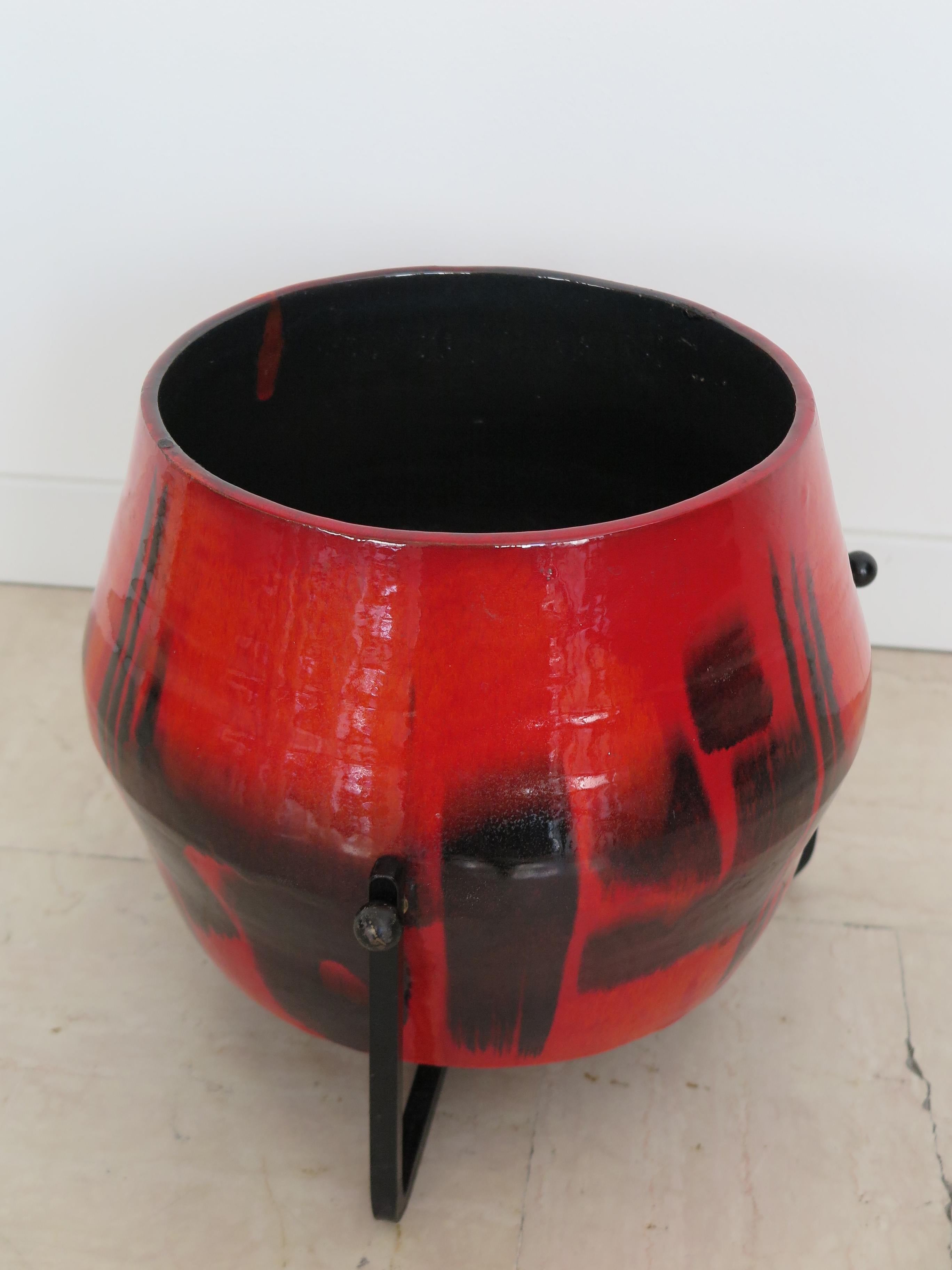 Mid-Century moderno Victor Cerrato Portavaso in ceramica rossa e nera del Midcentury 1960s in vendita