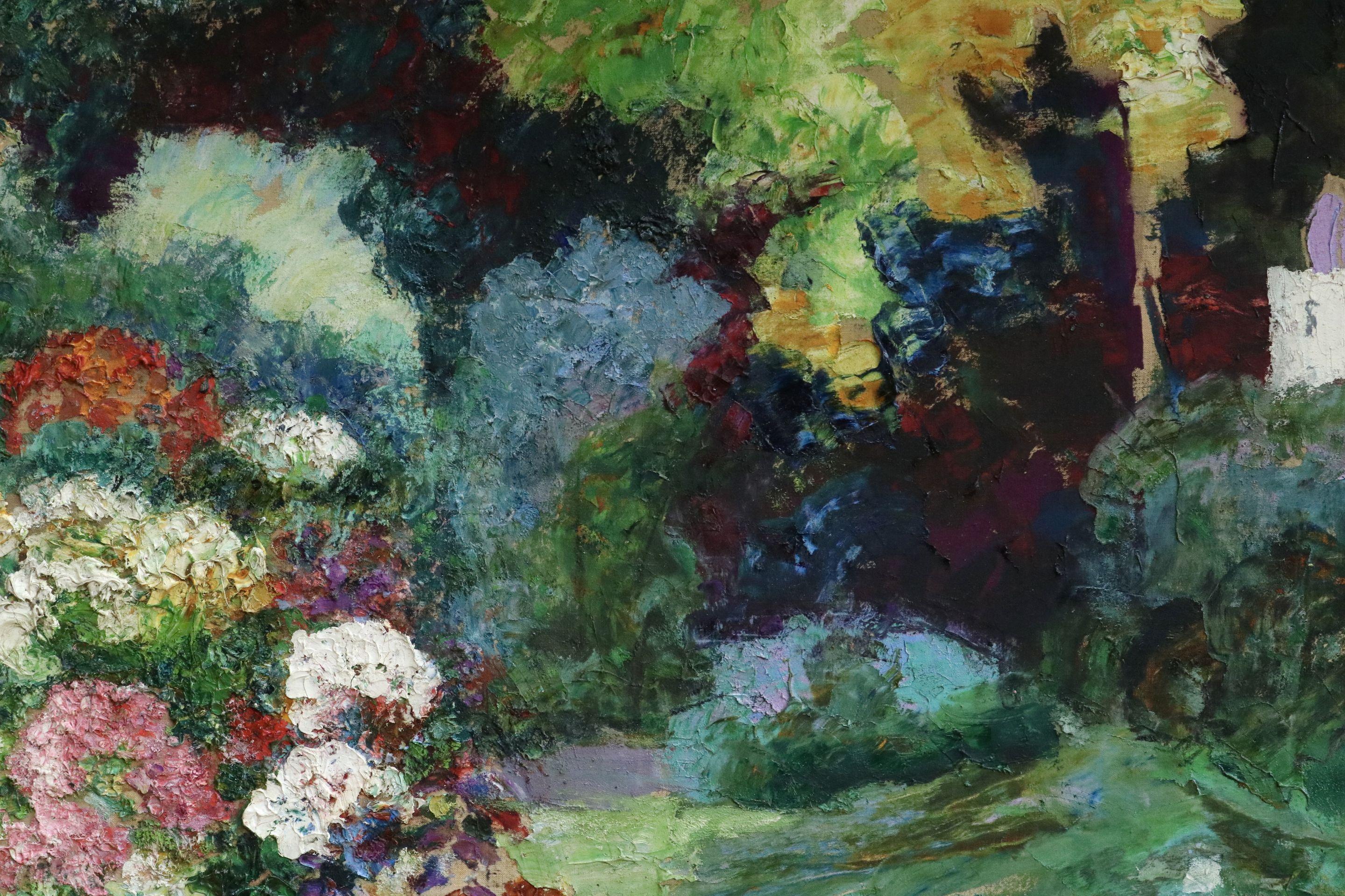 Huile sur toile originale circa 1910 de Victor Charreton représentant des fleurs épanouies dans un jardin par une journée d'été. Signé en bas à droite. Les dimensions du cadre sont de 29 pouces de haut par 34 pouces de large.

Charreton était un