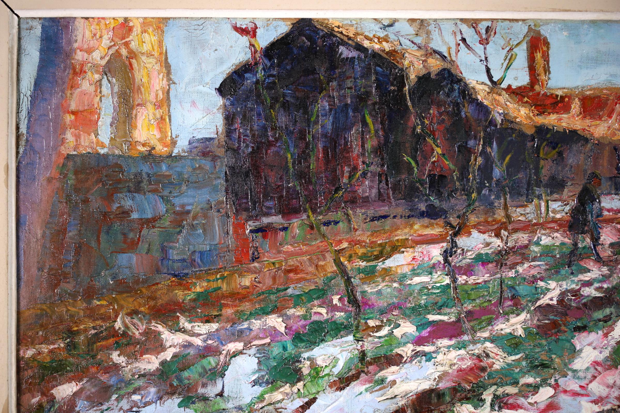 Grand paysage signé, huile sur toile vers 1920 par le très recherché peintre post-impressionniste français Victor Charreton, qui était connu comme le peintre des couleurs. L'œuvre représente une femme traversant un village enneigé en hiver. La pièce
