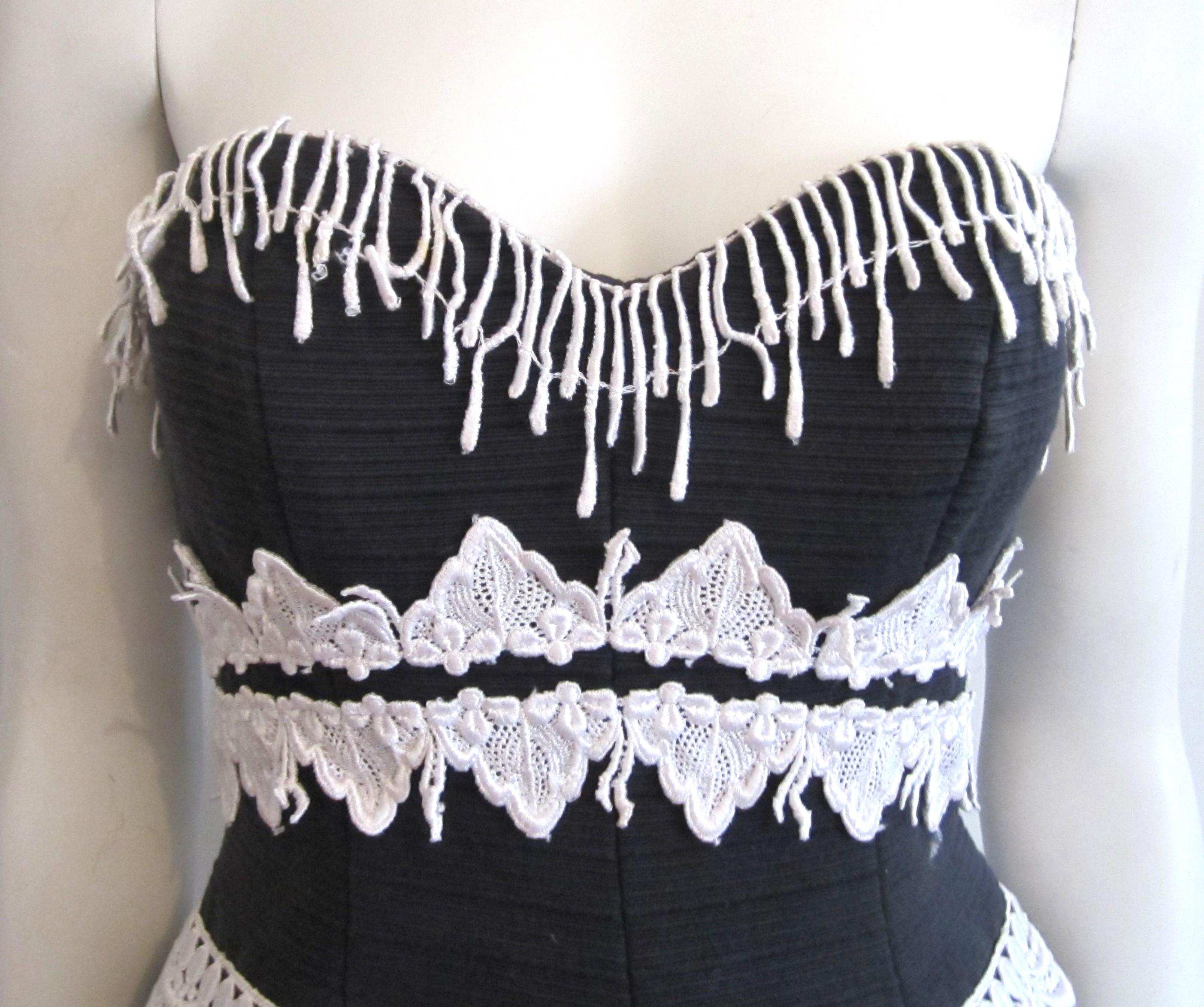Victor Costa Schwarz-weißes trägerloses Kleid, 1980er Jahre Saks 5th Ave (Grau) im Angebot