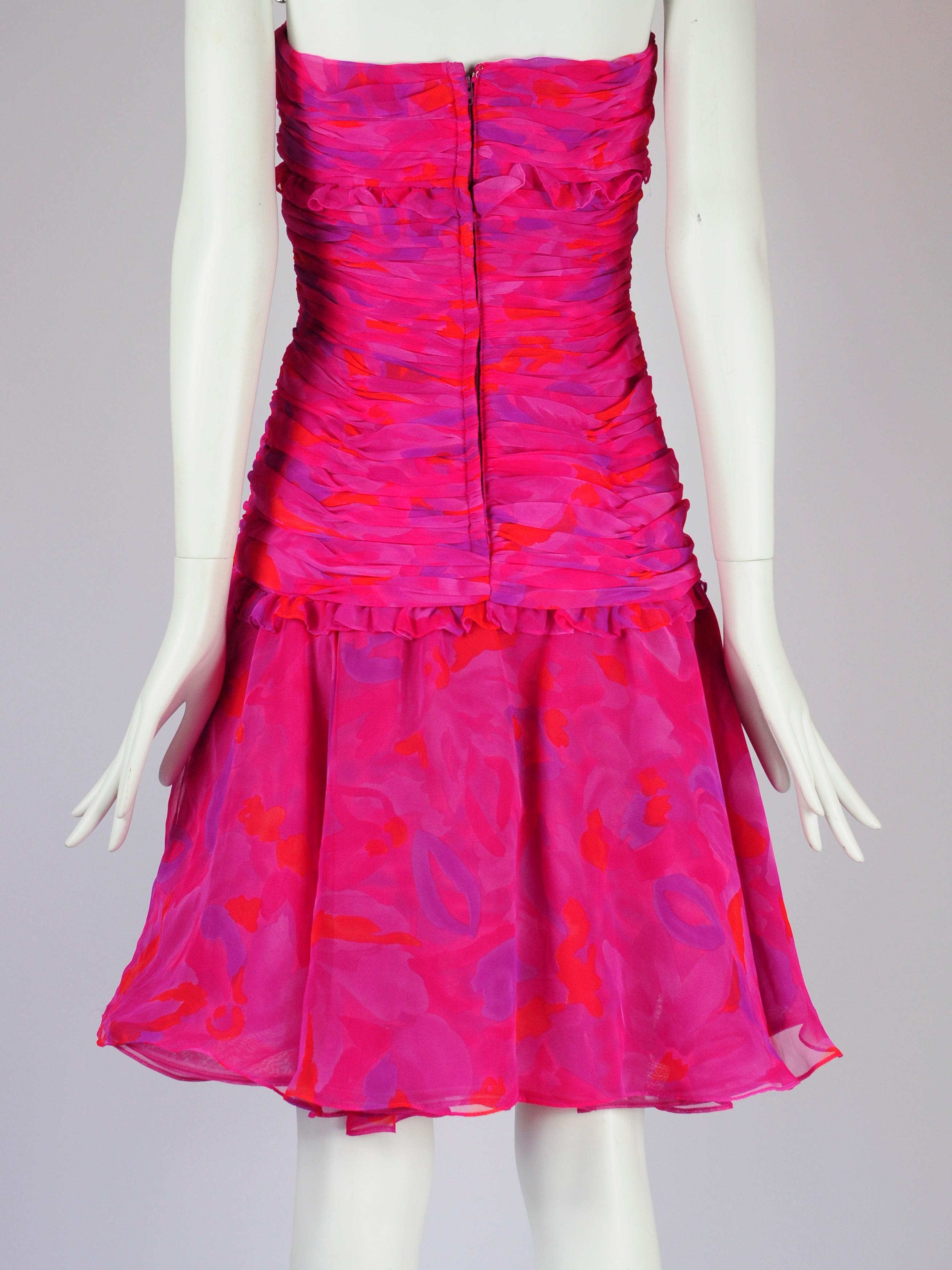 Victor Costa pour Saks Fifth Avenue - Robe de cocktail sans bretelles à imprimé abstrait, années 1980 Pour femmes en vente