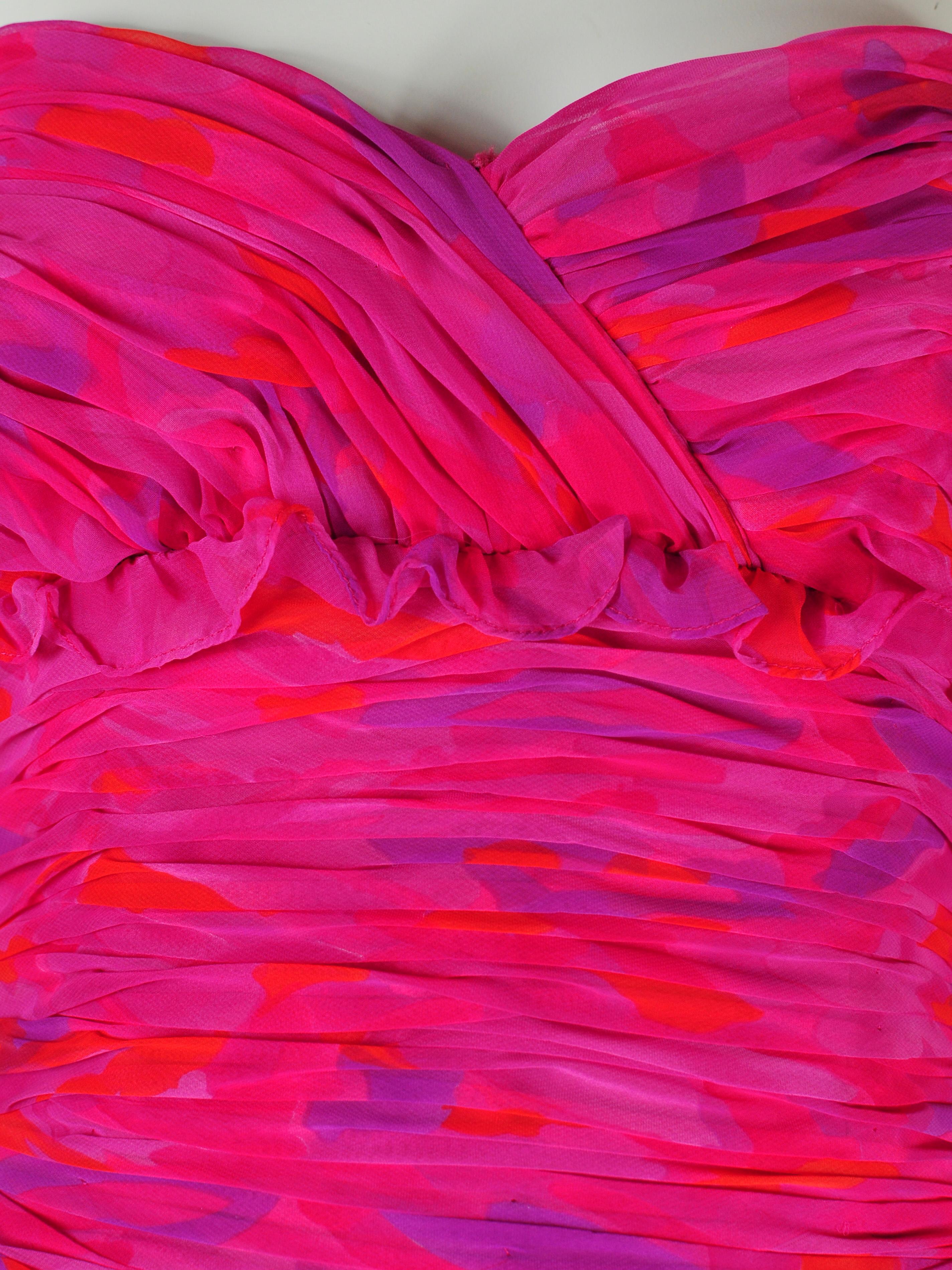 Victor Costa pour Saks Fifth Avenue - Robe de cocktail sans bretelles à imprimé abstrait, années 1980 en vente 2