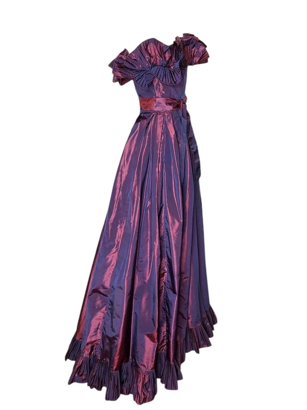 Victor Costa Robe de soirée à bretelles origami plissées violet irisé en vente 5