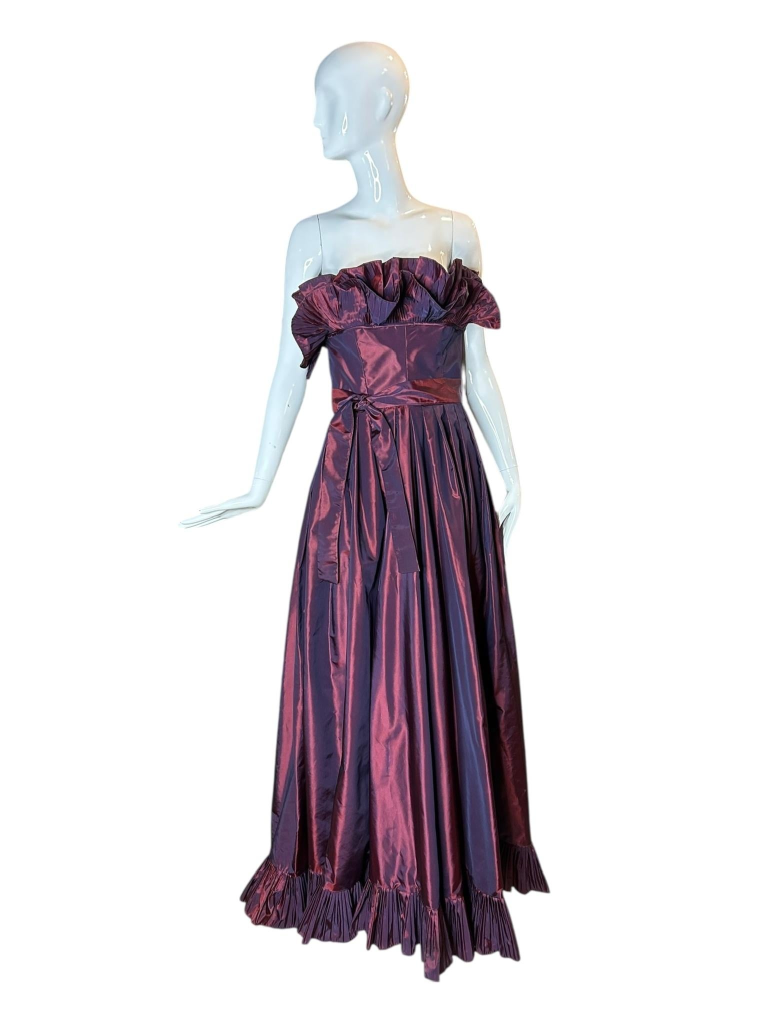 Victor Costa Robe de soirée à bretelles origami plissées violet irisé en vente 6