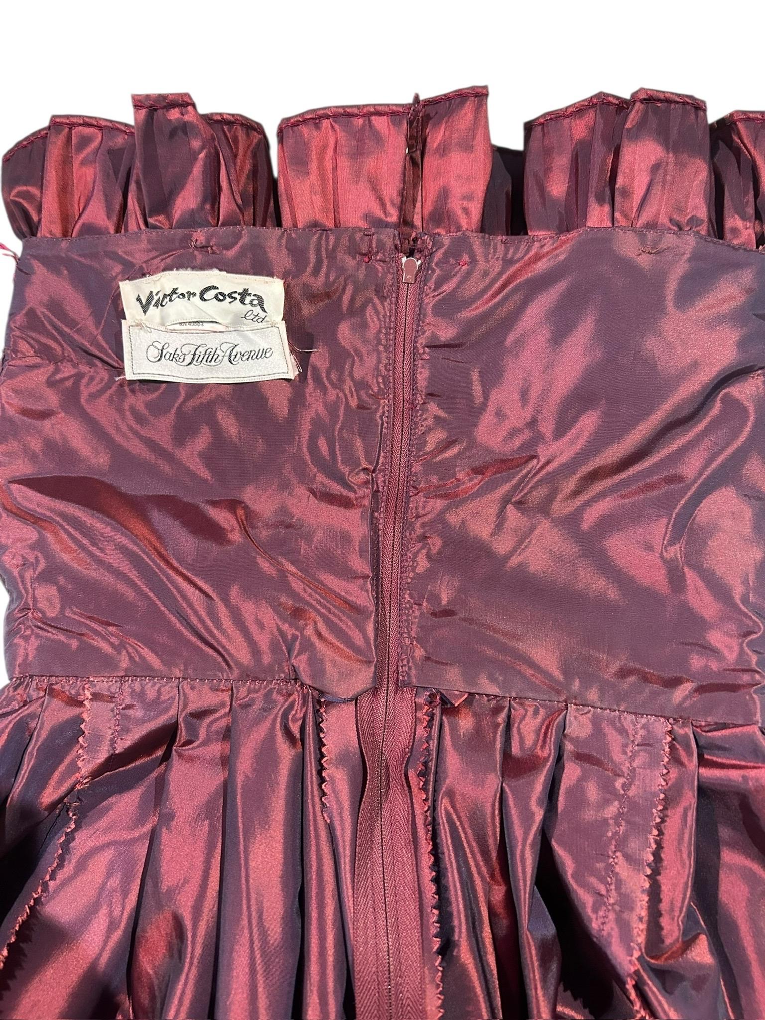 Victor Costa Robe de soirée à bretelles origami plissées violet irisé Pour femmes en vente