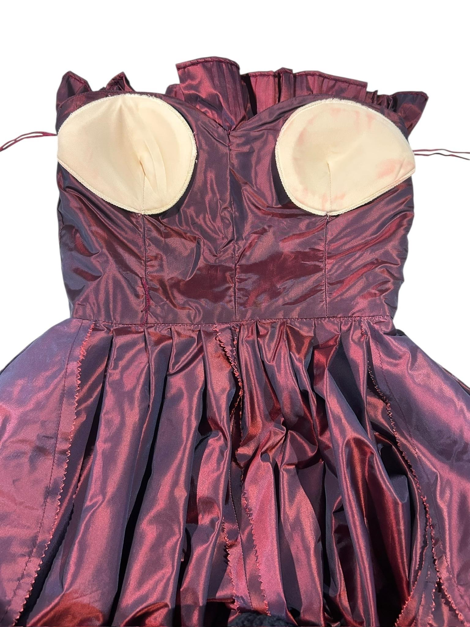 Victor Costa Robe de soirée à bretelles origami plissées violet irisé en vente 3